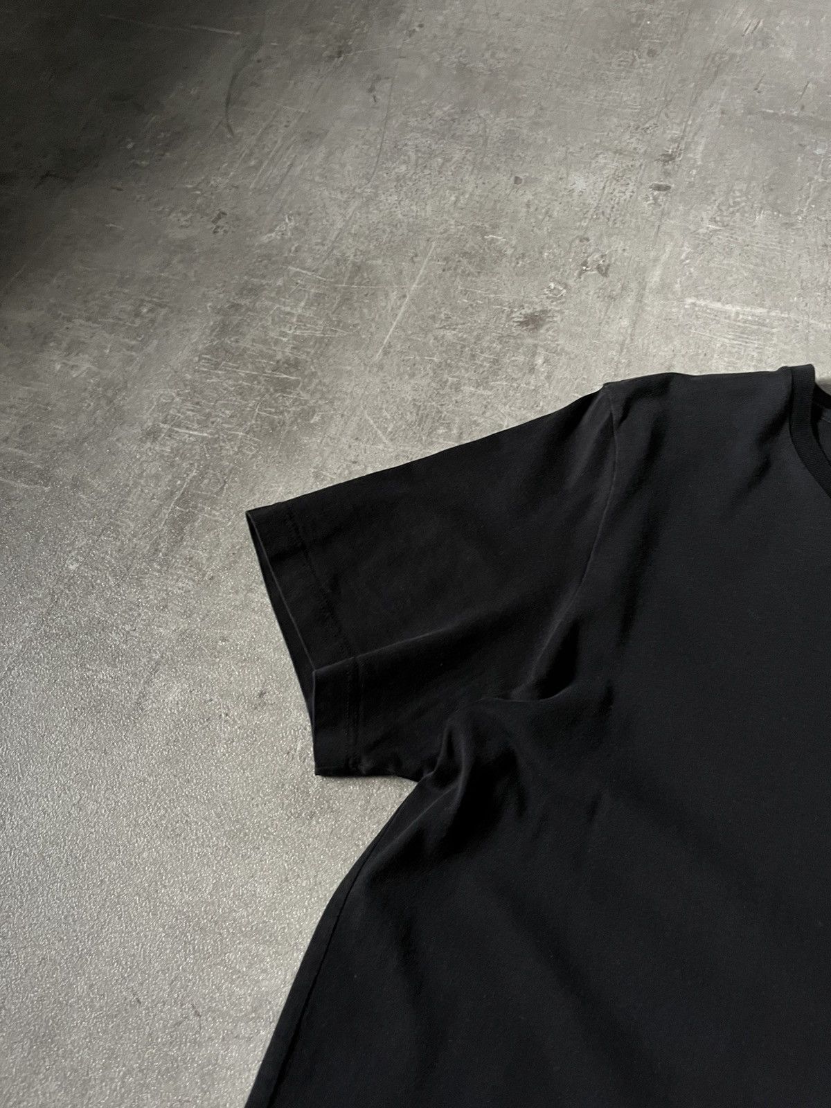 Saint Laurent Paris Saint Laurent black T-shirt center logo Size US L / EU 52-54 / 3 - 3 Thumbnail