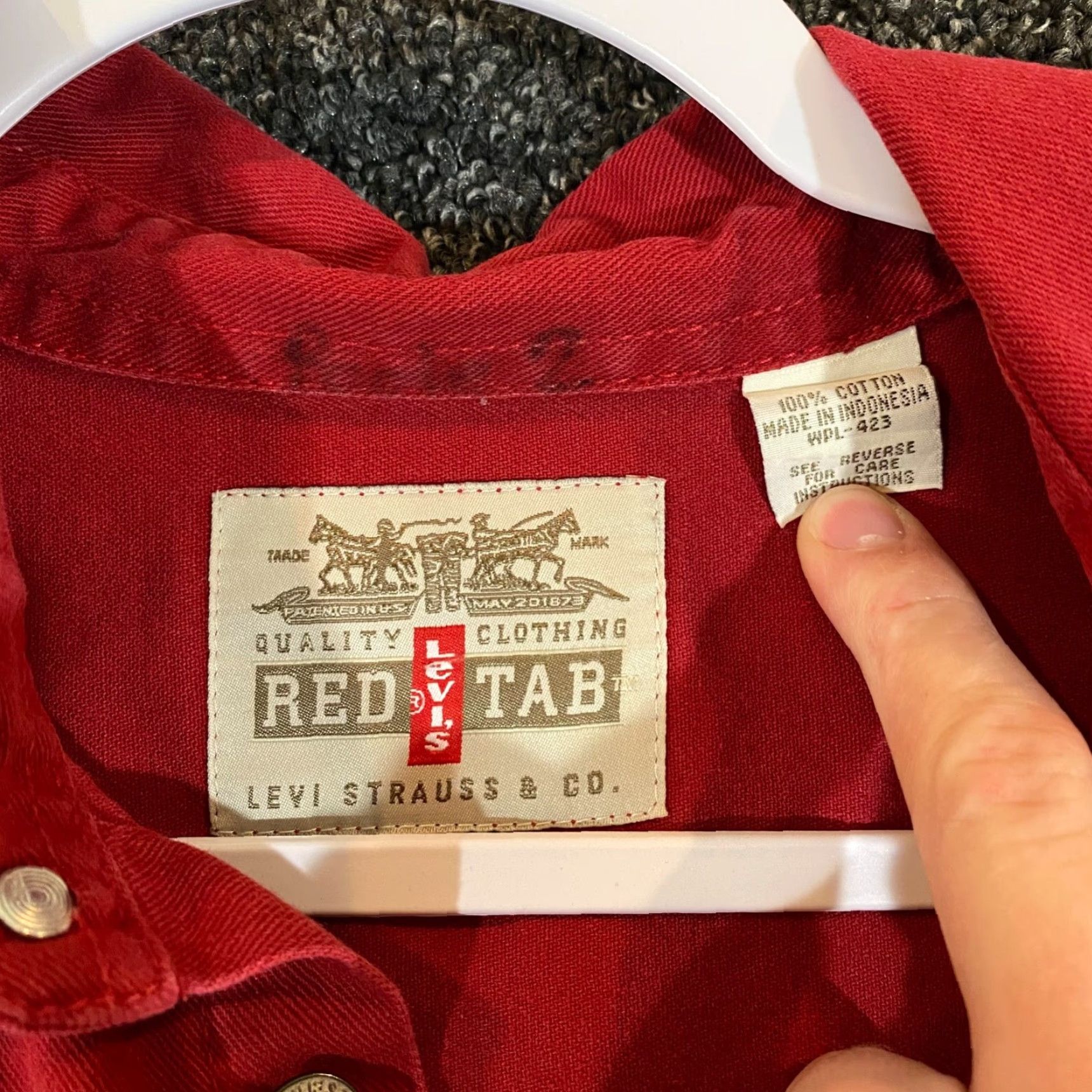 Levi's Levi's Button-Up Shirt Mens XL Red Denim Chest Pockets L/S Outdoors Vintage No Size US XL / EU 56 / 4 - 2 Thumbnail