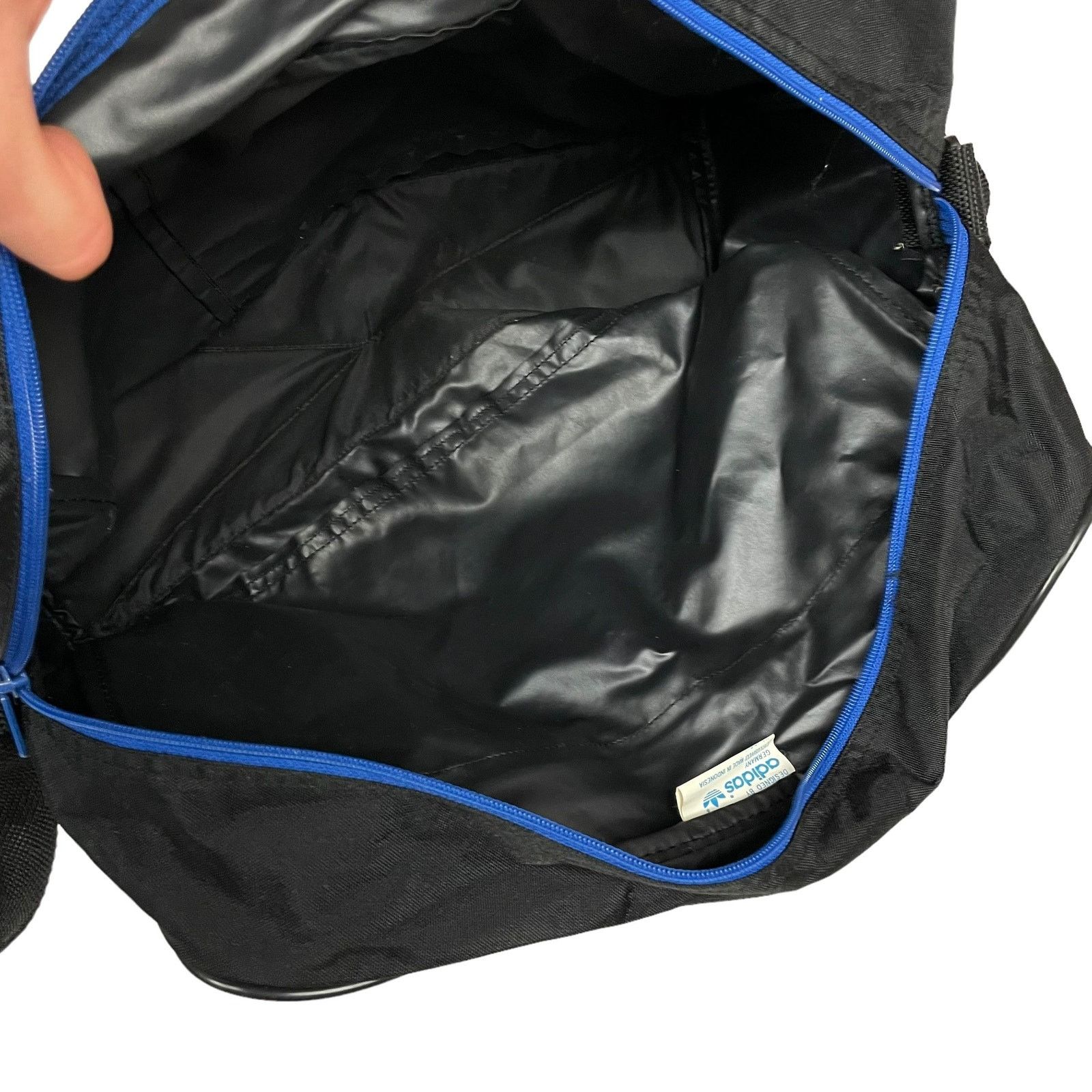 Adidas × Vintage Adidas Adults Black Blue 3-Stripes Wide Strap Crossbody Bag Size ONE SIZE - 5 Thumbnail