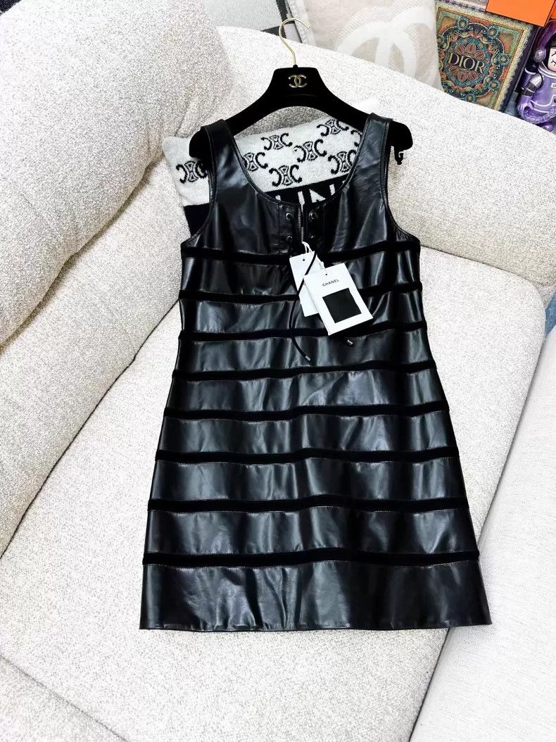 Chanel Chanel Stitched striped sleeveless leather dress Size XS / US 0-2 / IT 36-38 - 1 Thumbnail