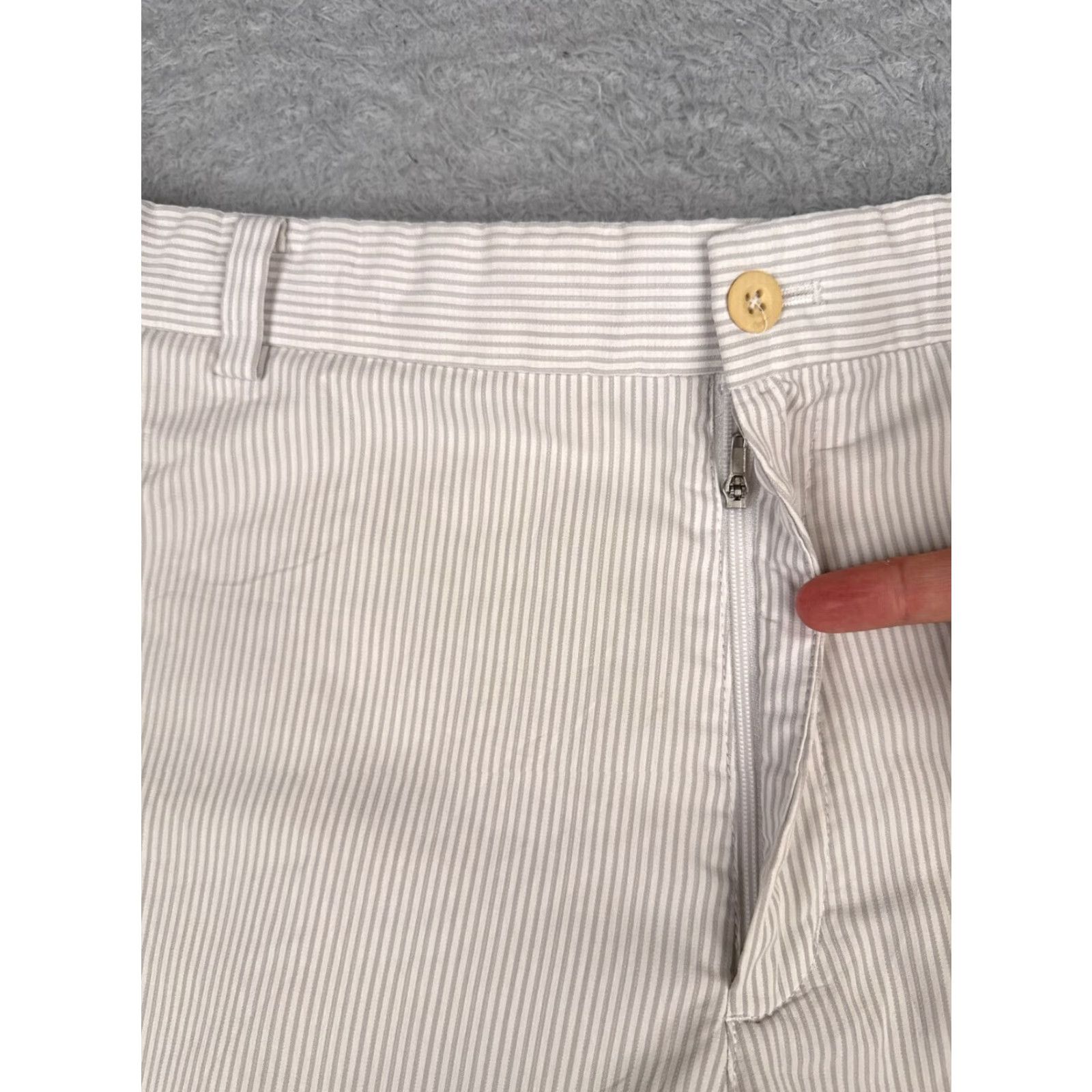 Nike Nike Mens Shorts 36 White Gray Stripe Polyester Golf 36x9 Middl? Size US 36 / EU 52 - 7 Thumbnail
