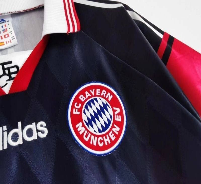 Vintage Bayern Munich 1997-99 Home Shirt Size US XL / EU 56 / 4 - 6 Thumbnail