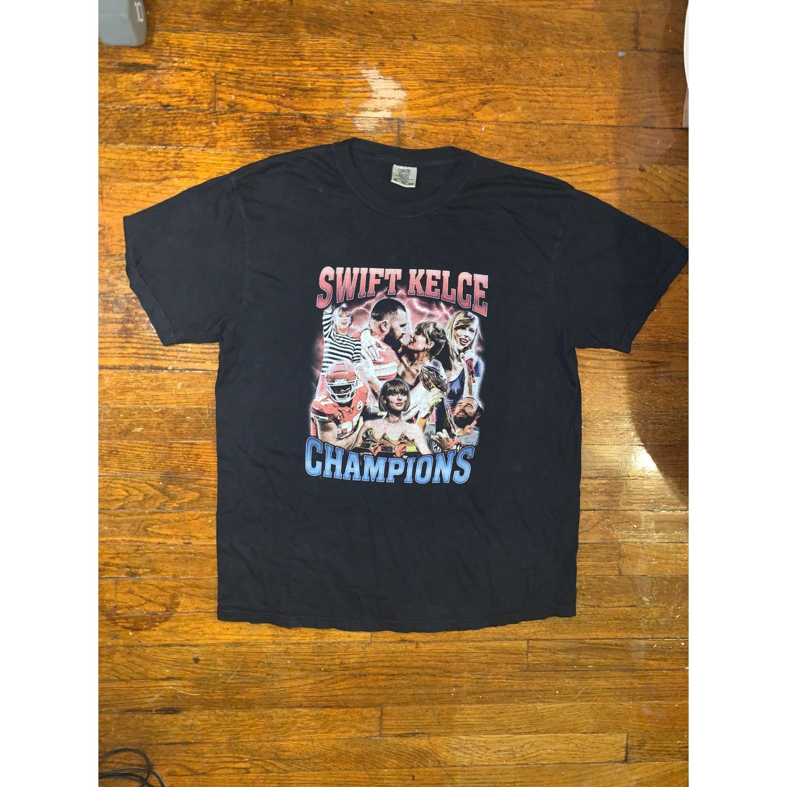 Band Tees Taylor Swift Travis Kelce Champions Rap Tee XL Black Size US XL / EU 56 / 4 - 2 Thumbnail