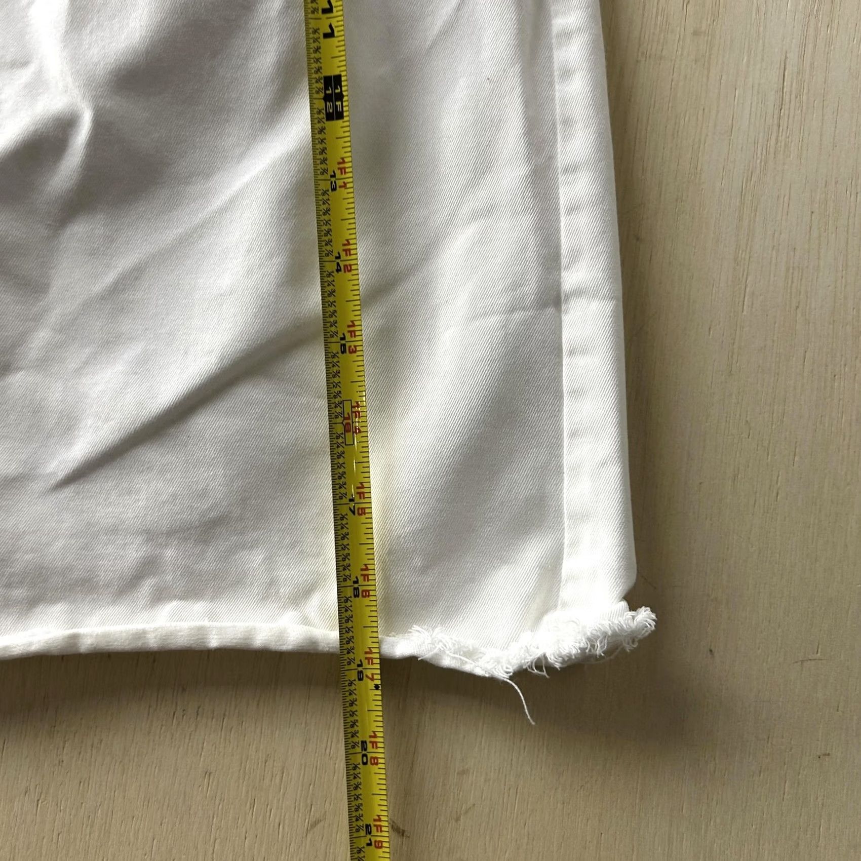 Old Navy Old Navy Skirt Womens 12 White Denim Short Low Waist Pockets Raw Hem Casual Y2K Size 34" / US 12 / IT 48 - 6 Thumbnail