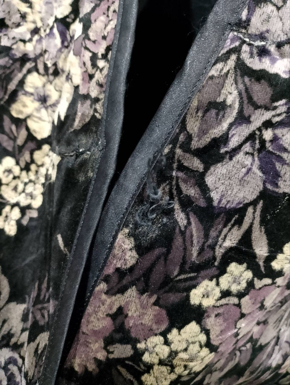 Le Grande Bleu (L.G.B.) Vintage ROMACHE Velvet Floral Embroidered Coat Jacket Size M / US 6-8 / IT 42-44 - 4 Thumbnail
