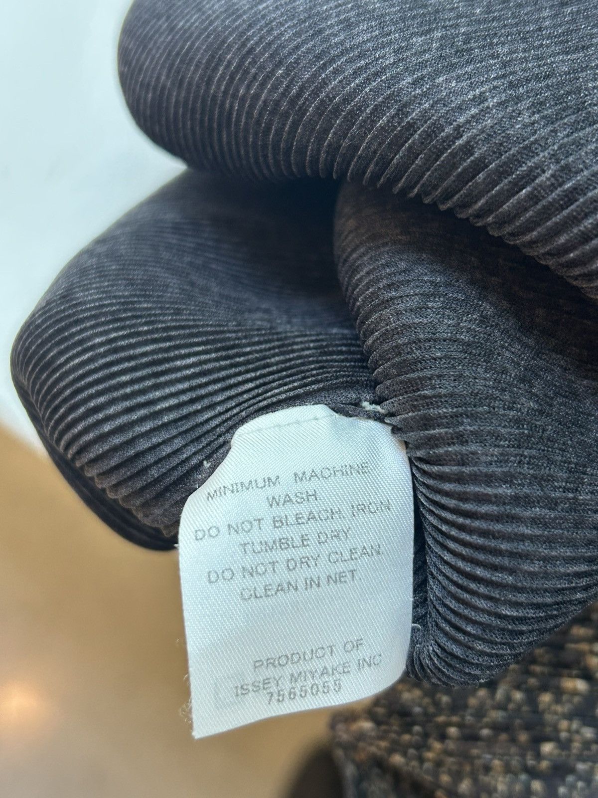 Issey Miyake × Pleats Please Issey Miyake Issey Miyake Pleats Please Tee Shirt V [Rare - Archive] Size US M / EU 48-50 / 2 - 7 Thumbnail