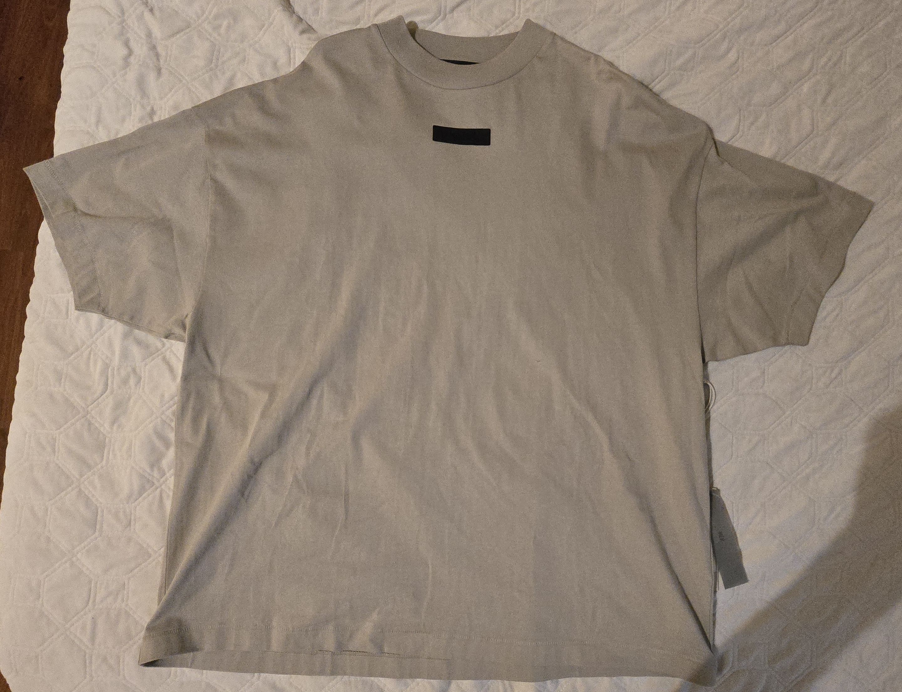 Fear of God Fear of God Essentials crewneck s/s shirt sz M seal Size US M / EU 48-50 / 2 - 1 Thumbnail