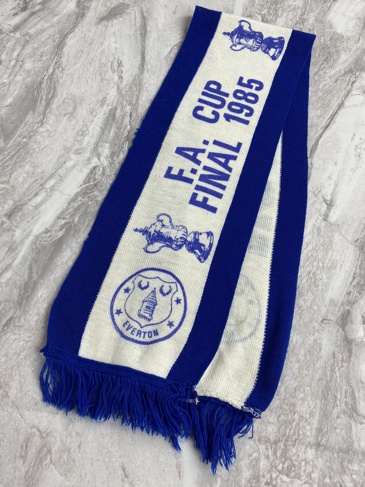 Vintage Vintage Everton Football Club Final Cup 1985 Soccer Scarf Size ONE SIZE - 4 Thumbnail