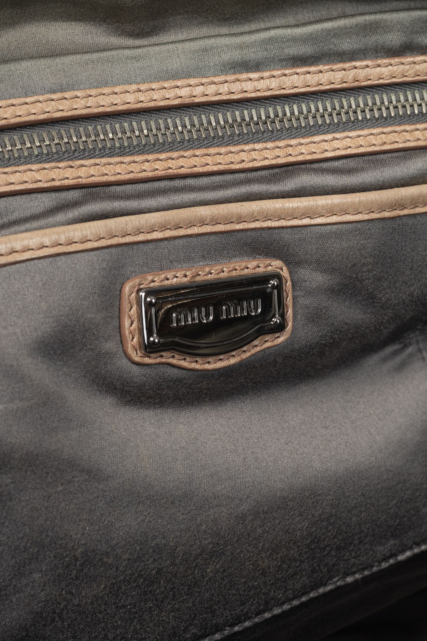 Miu Miu Miu Miu Beige Vitello Heart-Charm 2-Way Handbag Size ONE SIZE - 14 Thumbnail