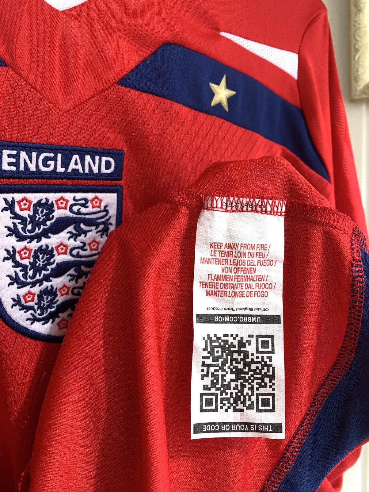 Umbro Umbro England Vintage 2008-2010 Away Football Shirt Size L Size US L / EU 52-54 / 3 - 9 Thumbnail