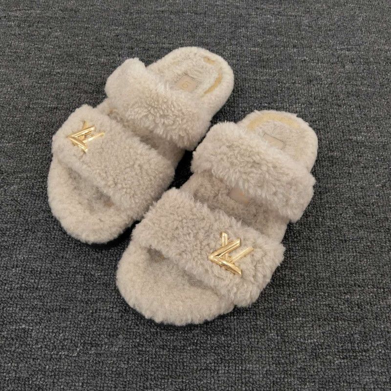 Louis Vuitton Louis Vuitton Cozy Beige Slippers with Metal Logo 0079 Size US 4 / IT 34 - 1 Thumbnail