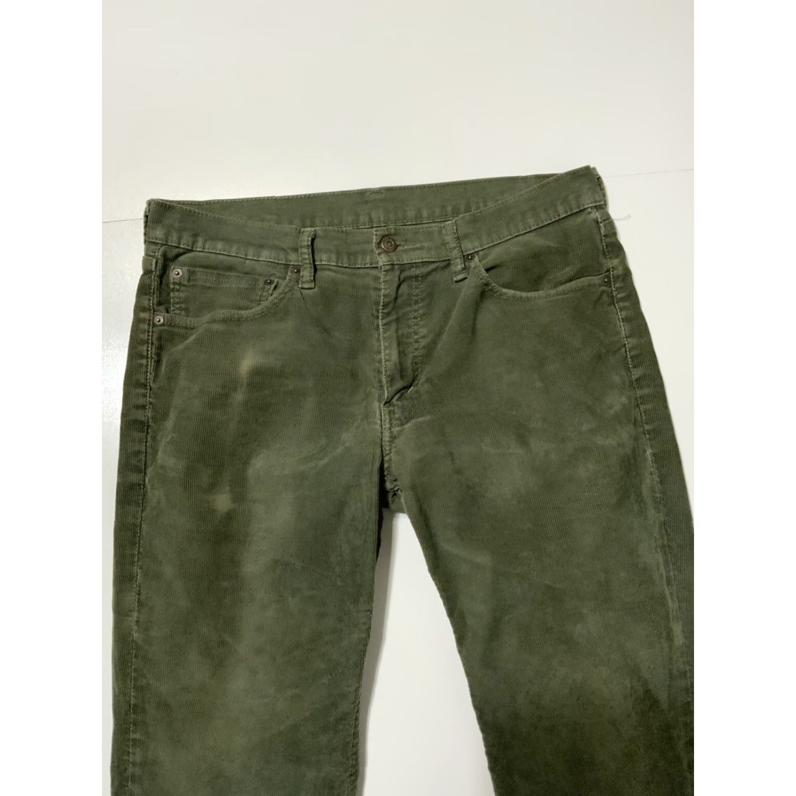 Levi's Levi’s Olive Green Corduroy Pants Corduroy Straight Leg 34 Men Regular 29 Inseam Green Size 34 Jeans Straight Leg Mens Size US 34 / EU 50 - 4 Thumbnail