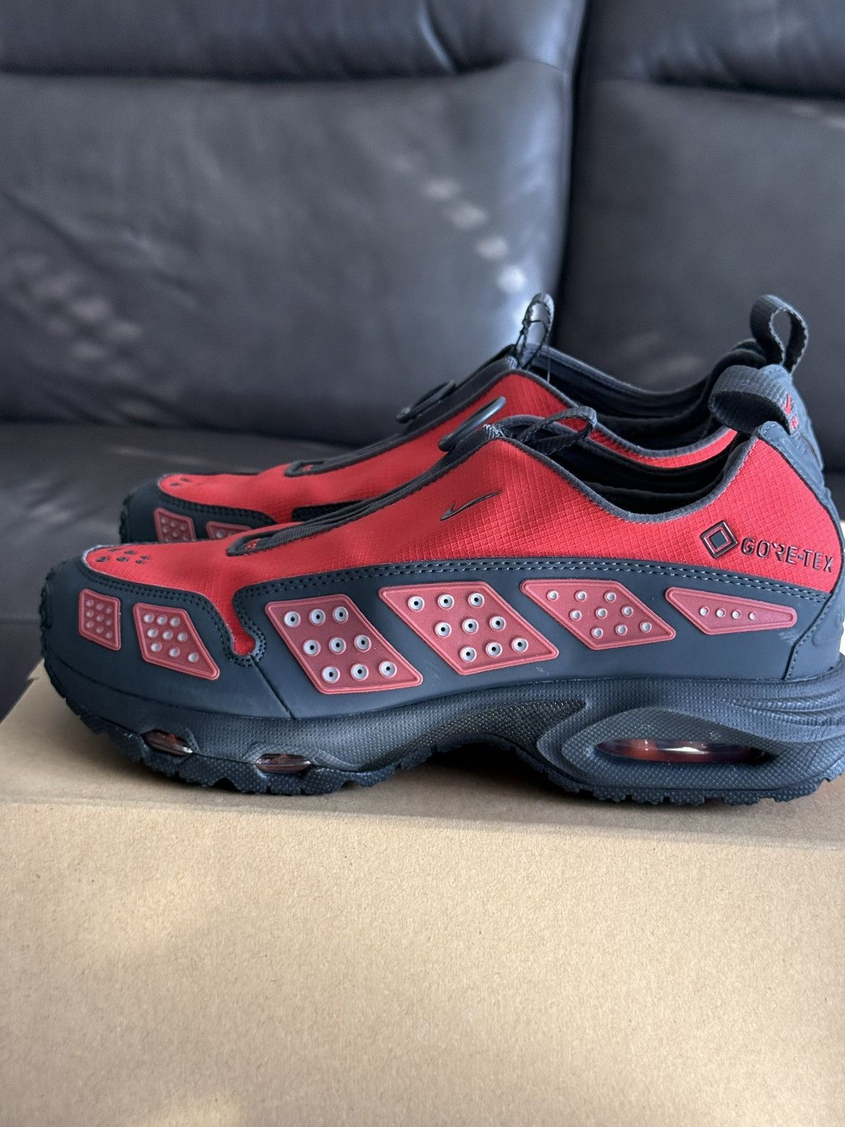 Nike Nike Wmns Air Max Sunder GTX "Hyper Crimson" Size 10.5W / 9M Size US 10.5 / IT 40.5 - 5 Thumbnail