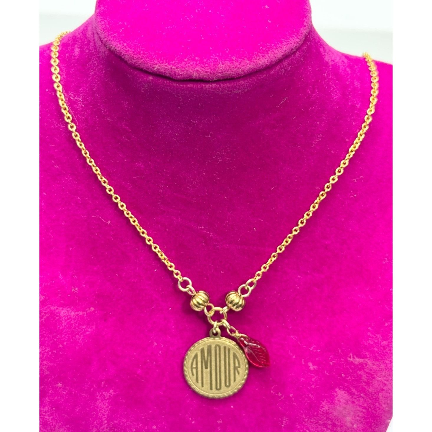 Vintage Vintage amour red glass leaf charm necklace Size ONE SIZE - 1 Thumbnail