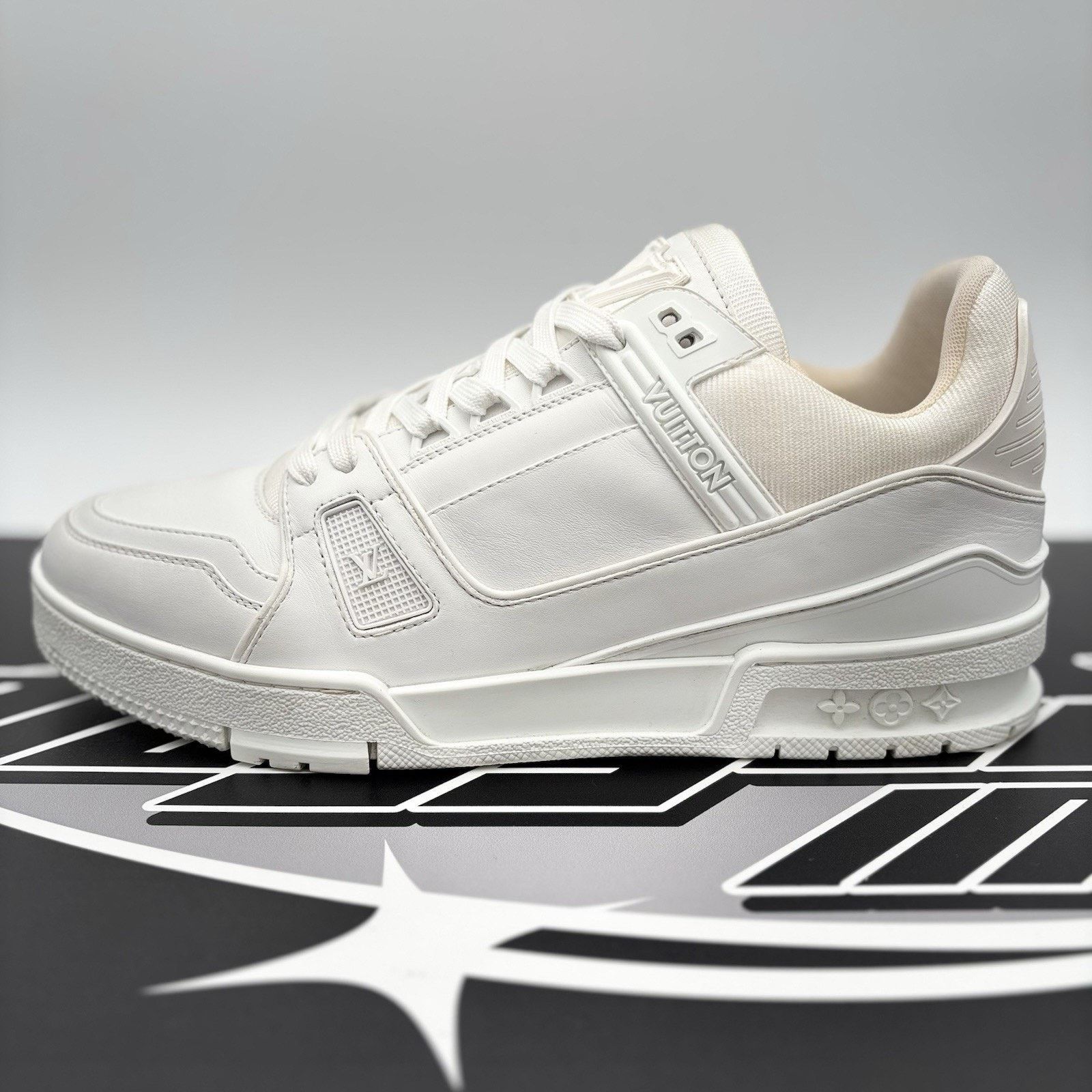Louis Vuitton Louis Vuitton Trainer ' White ' | EXCELLENT CONDITION! Size US 8.5 / EU 41-42 - 13 Thumbnail