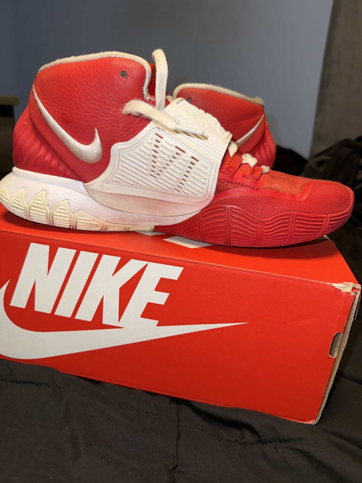 Nike Kyrie 6 University Red size 8 Size US 8 / EU 41 - 8 Thumbnail