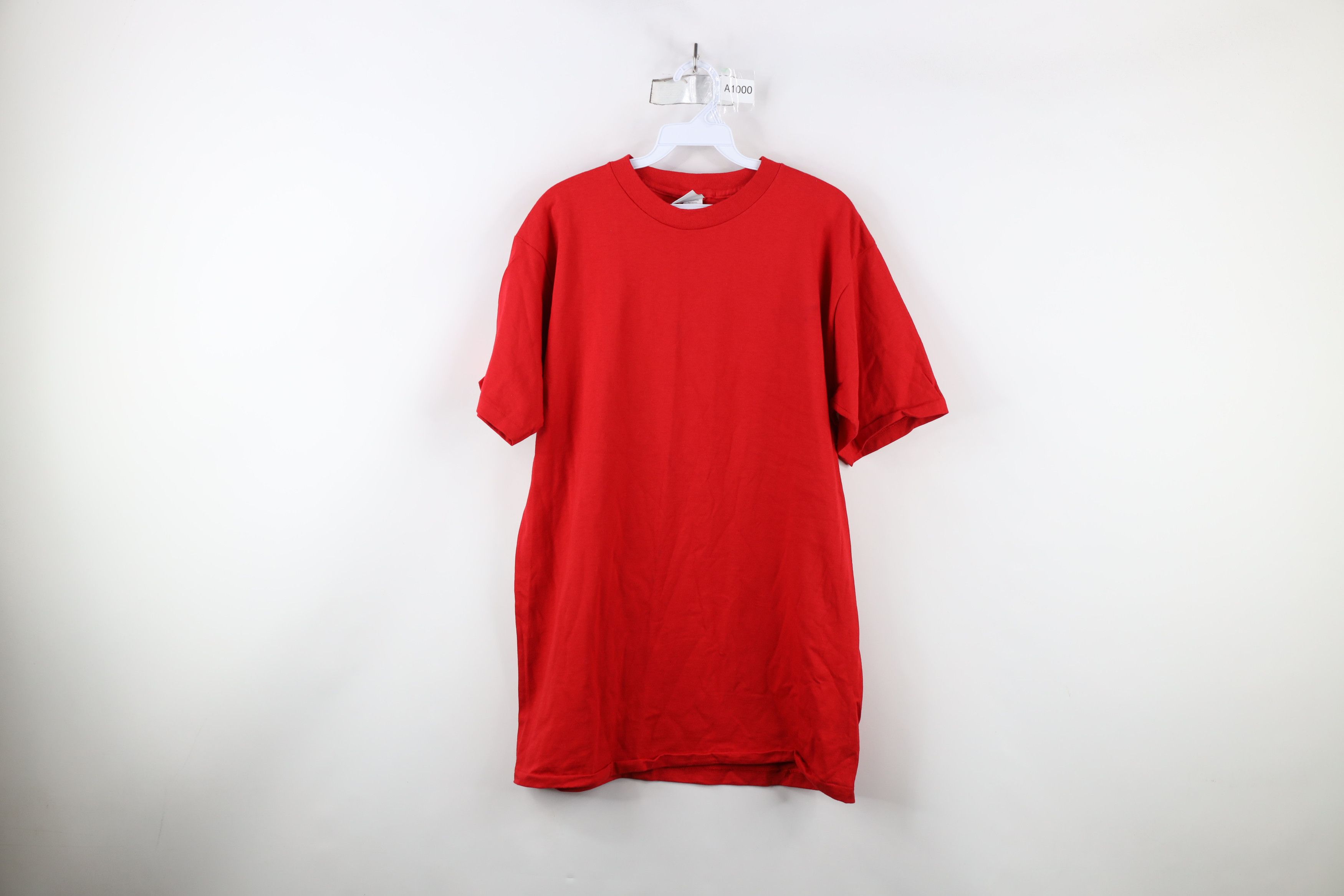 Vintage Vintage 90s Streetwear Heavyweight Cotton T-Shirt Red USA Size US L / EU 52-54 / 3 - 1 Thumbnail