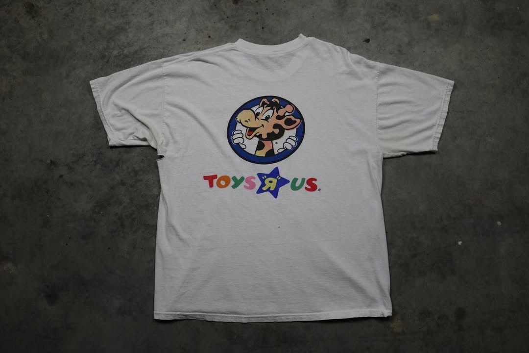Unsound Rags 2002 Geoffrey the Giraffe Toys “R” Us x Chase Bank Promo Tee Size US XL / EU 56 / 4 - 2 Thumbnail
