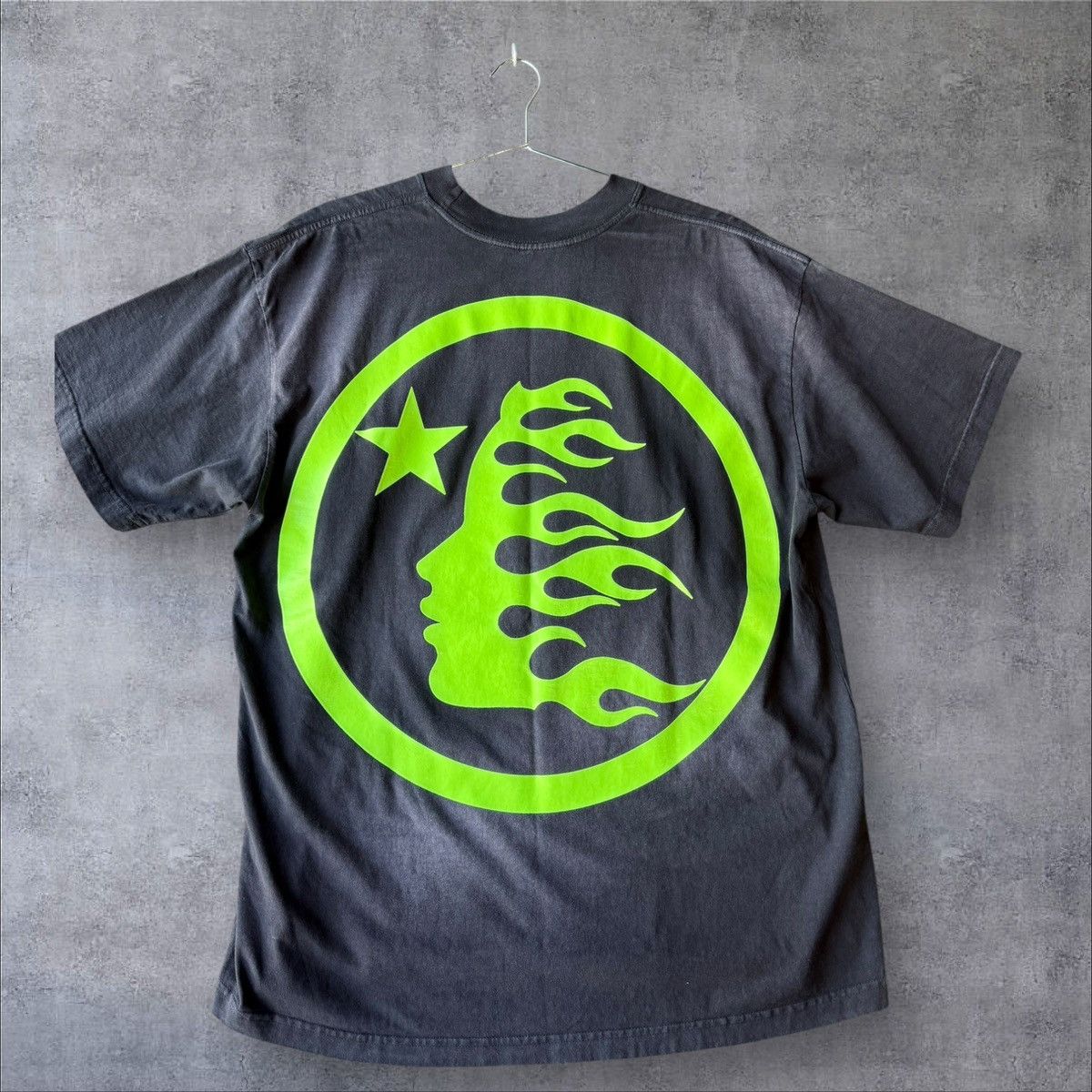 HELLSTAR LIGHTLY WORN HELLSTAR SPORTS CORE GEL NEON LOGO TEE SIZE L Size US L / EU 52-54 / 3 - 7 Thumbnail