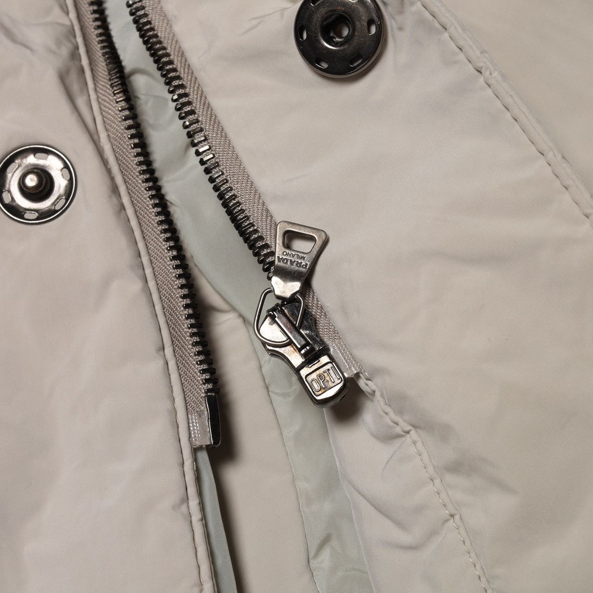 Prada Prada White Milk Puffer Jacket Coat Parka Size XL / US 12-14 / IT 48-50 - 6 Thumbnail