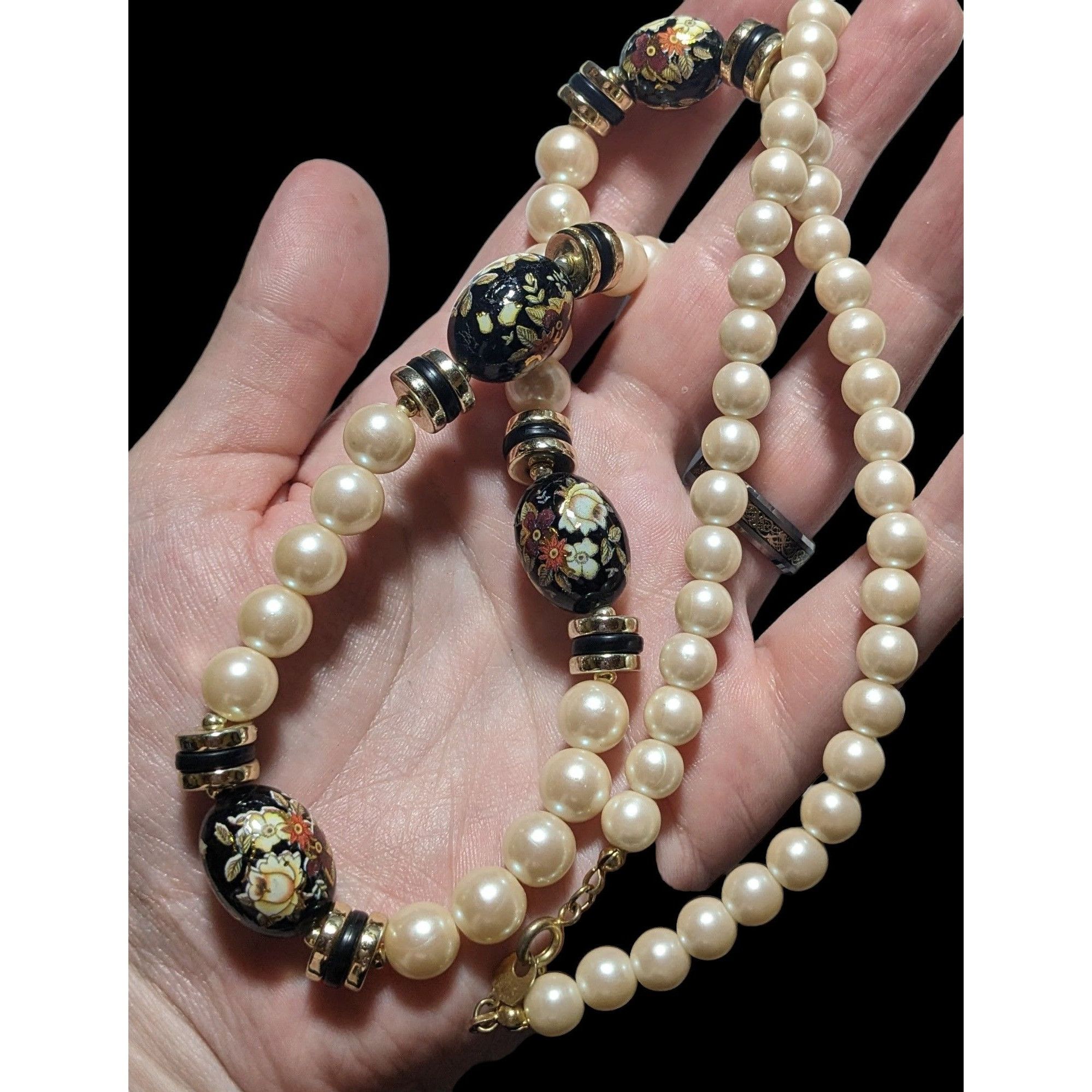 Other Vintage Cream And Black Pearl Floral Necklace Size ONE SIZE - 3 Thumbnail