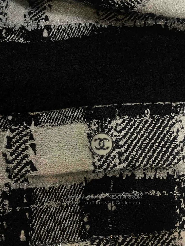 Chanel Chanel 23p black and white checkered tweed two-pocket jack Size M / US 6-8 / IT 42-44 - 2 Thumbnail