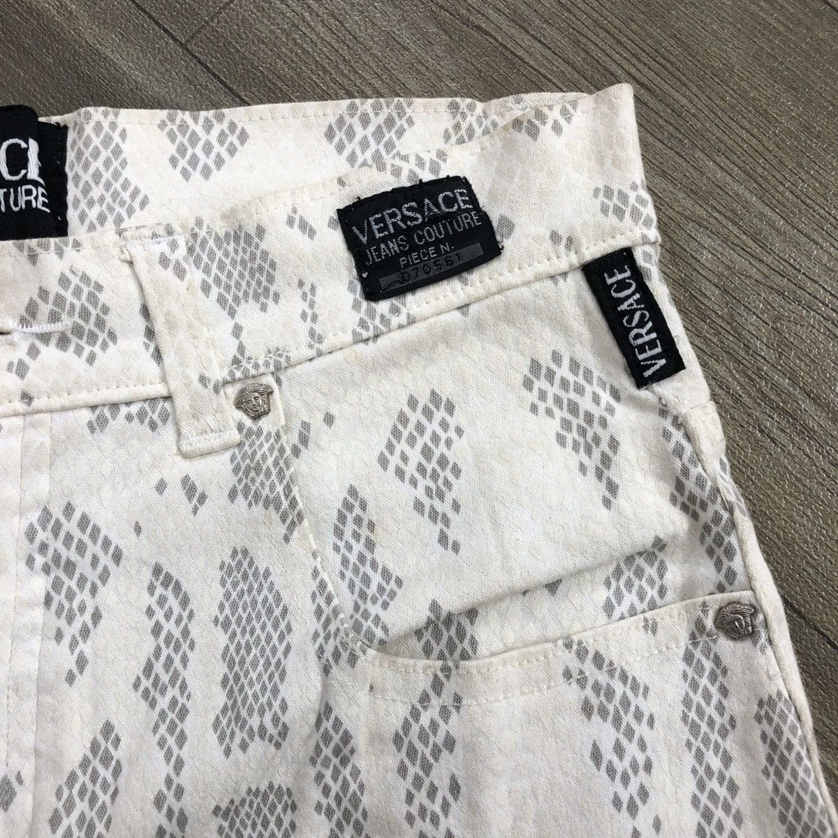 Versace Vintage Versace Jeans Country Snake Skin Jeans Luxury Size US 26 / EU 42 - 8 Thumbnail