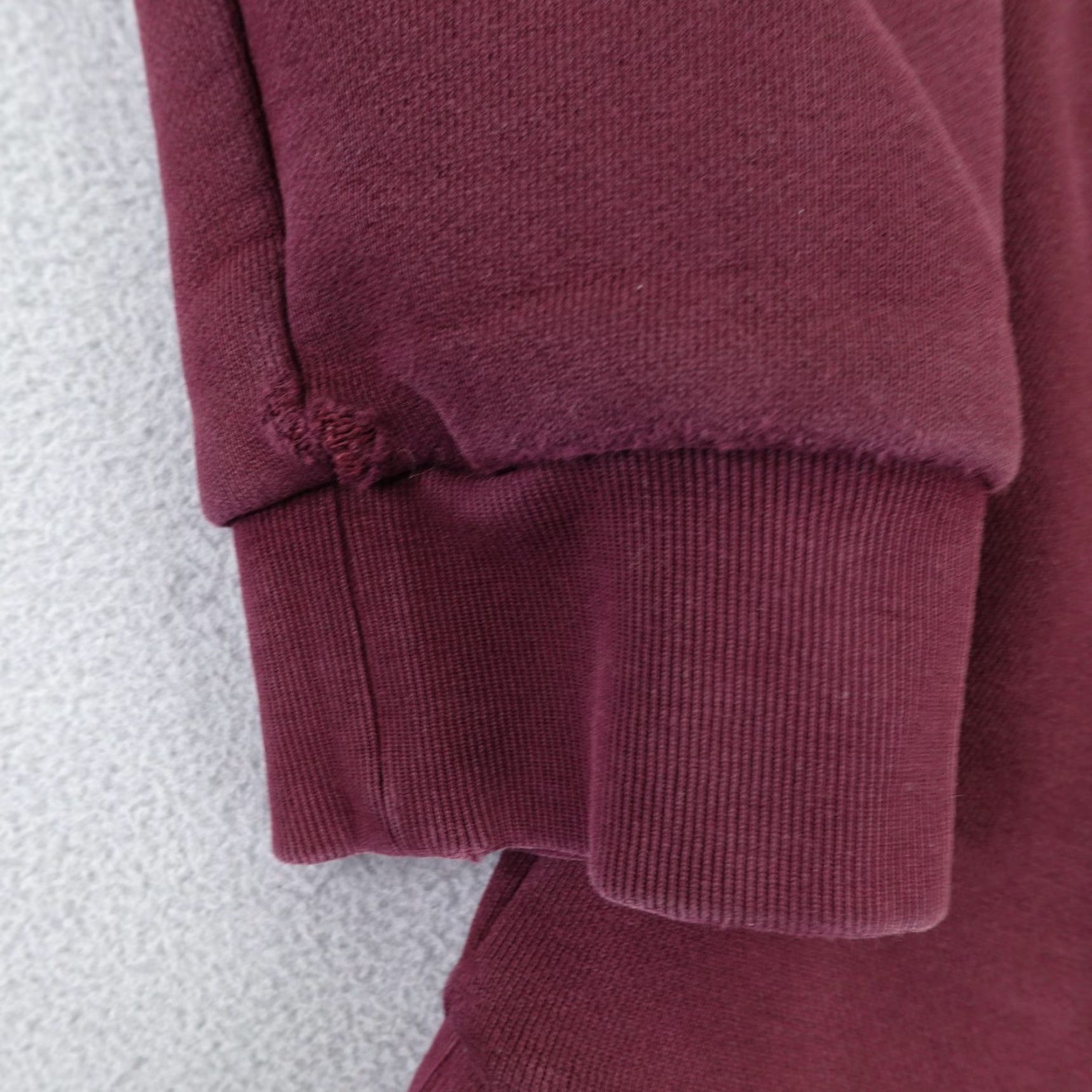 Vintage Hill City Sweatshirt Red Burgundy Mens Small Pullover Crewneck Sweater Casual Size US S / EU 44-46 / 1 - 5 Thumbnail