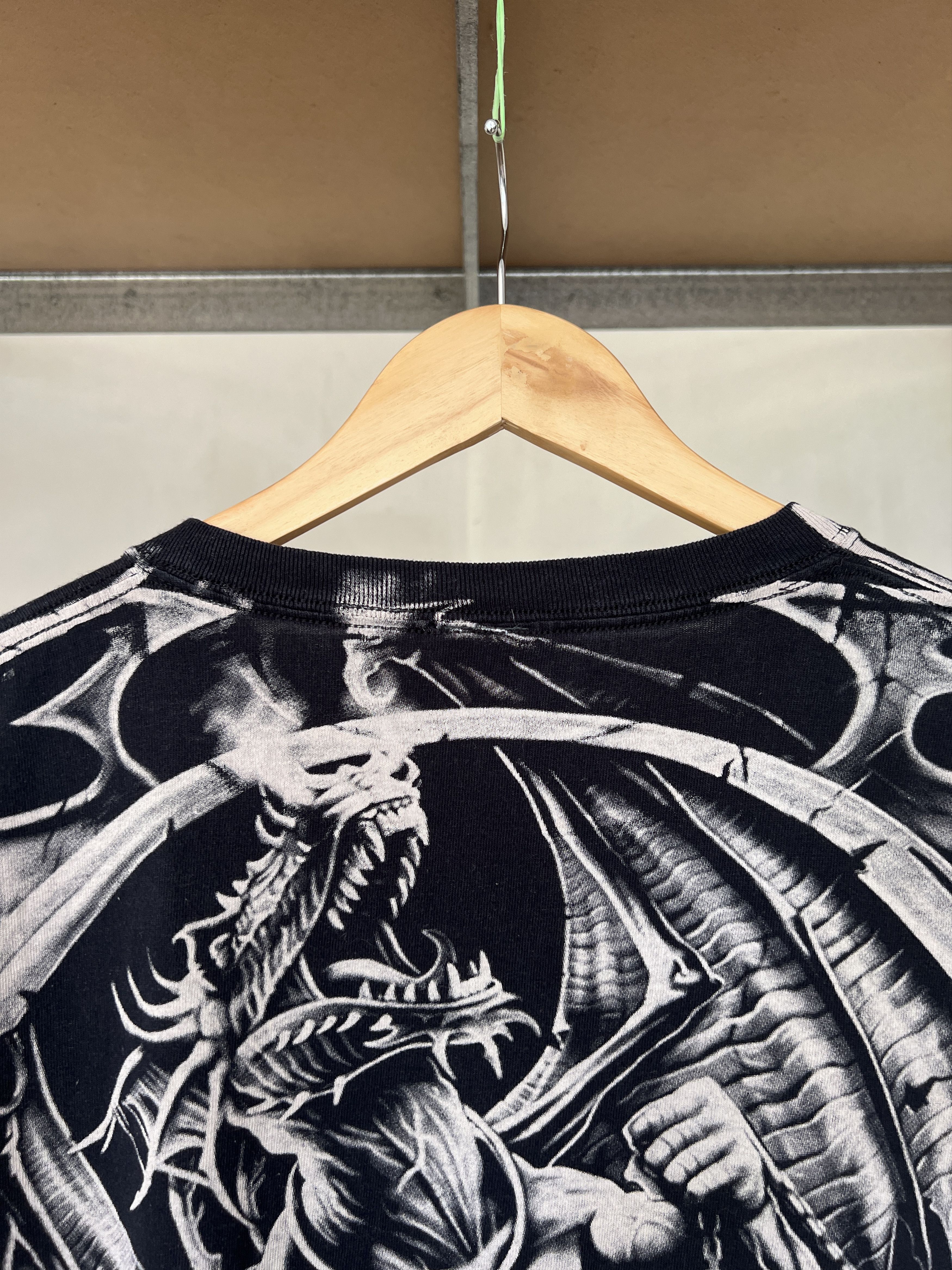 Liquid Blue Liquid Blue Dragon Catcher Vintage 2008 Universal Tee Size US XL / EU 56 / 4 - 16 Thumbnail