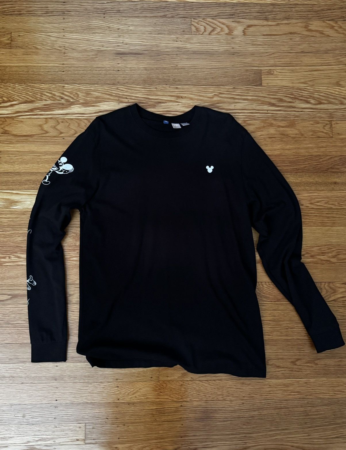 Other H&M Disney Long Sleeve - size Medium Size US M / EU 48-50 / 2 - 1 Thumbnail