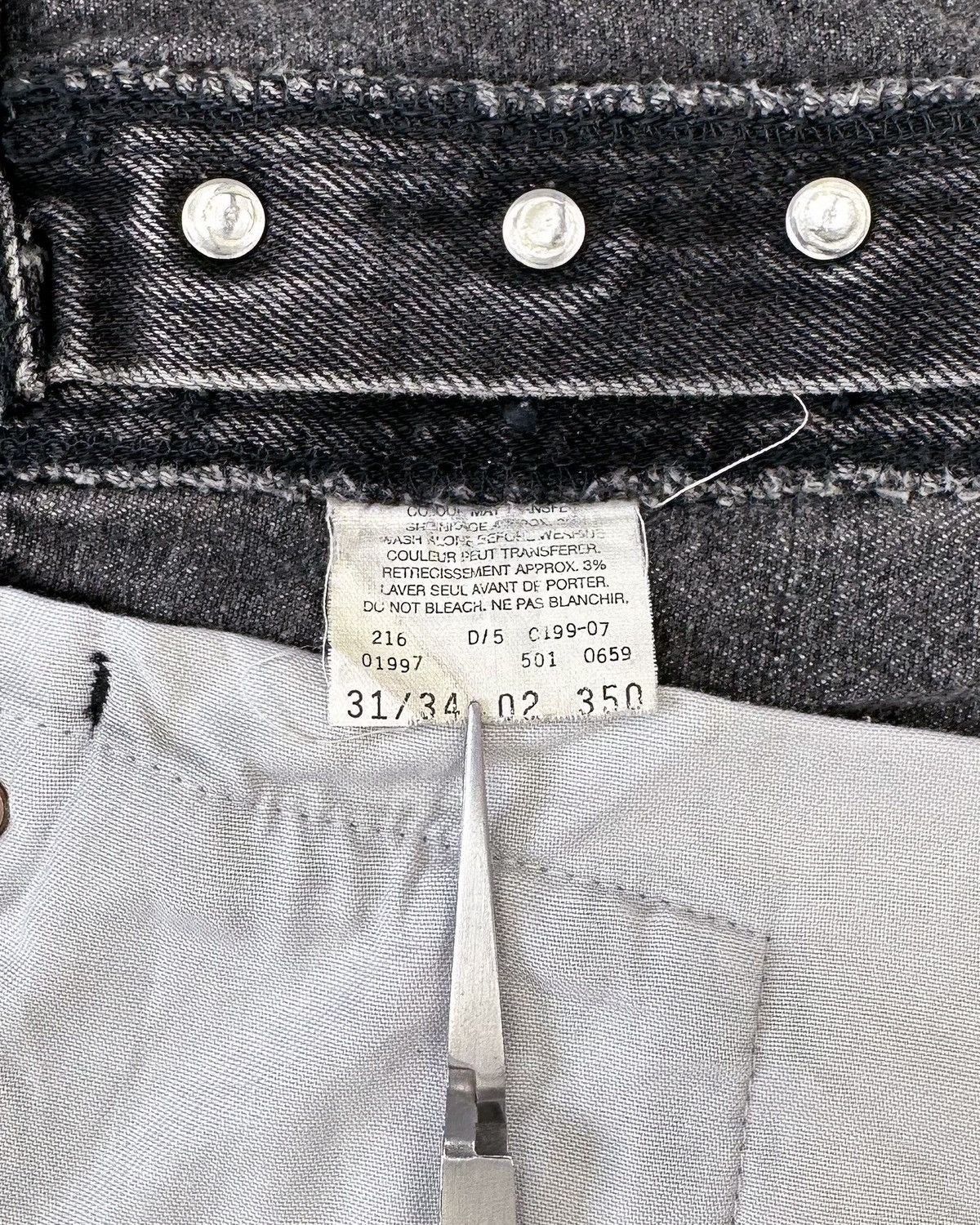 Levi's × Vintage Late 90s (‘97) Made in Canada Thrashed Levis 501 (31x30) Size US 31 - 5 Thumbnail