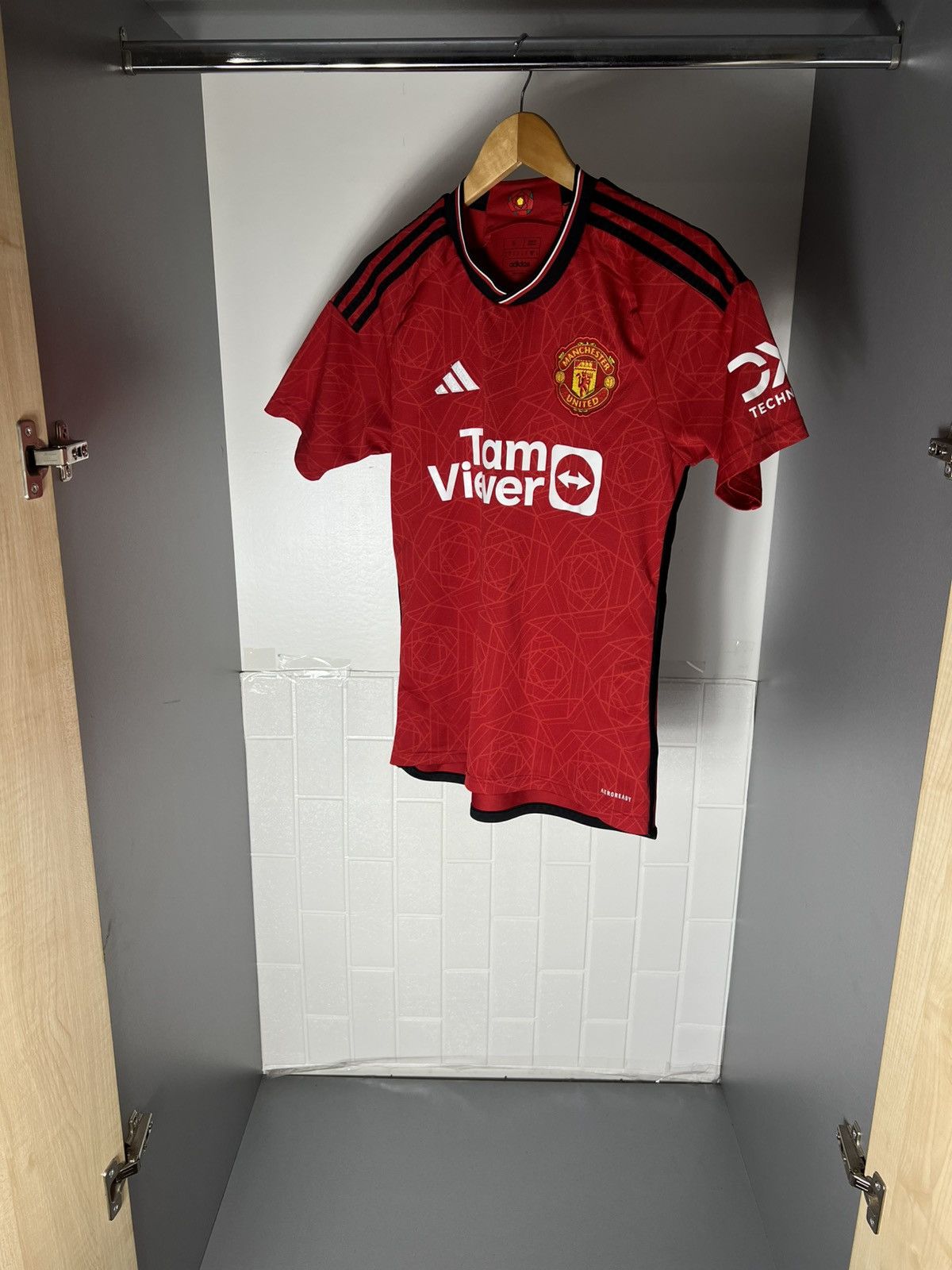 Adidas VINTAGE ADIDAS FC MANCHESTER UNITED ENGLAND SOCCER JERSEY Size US S / EU 44-46 / 1 - 4 Thumbnail
