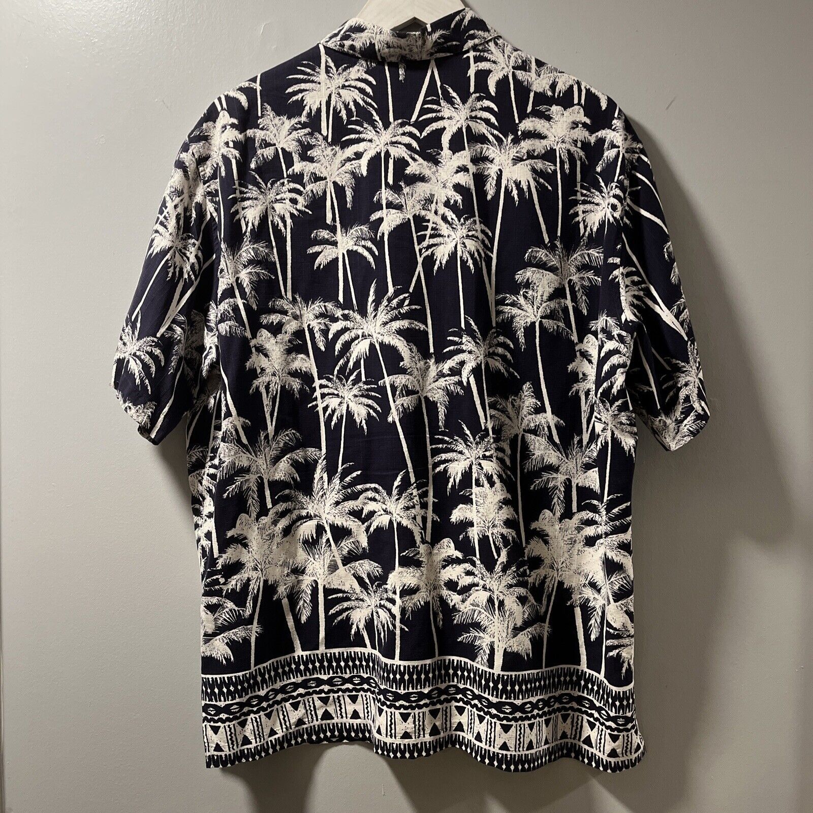 Tommy Bahama Tori Richards Mens Large Aloha Shirt Palm Trees Navy Blue Size US L / EU 52-54 / 3 - 4 Thumbnail