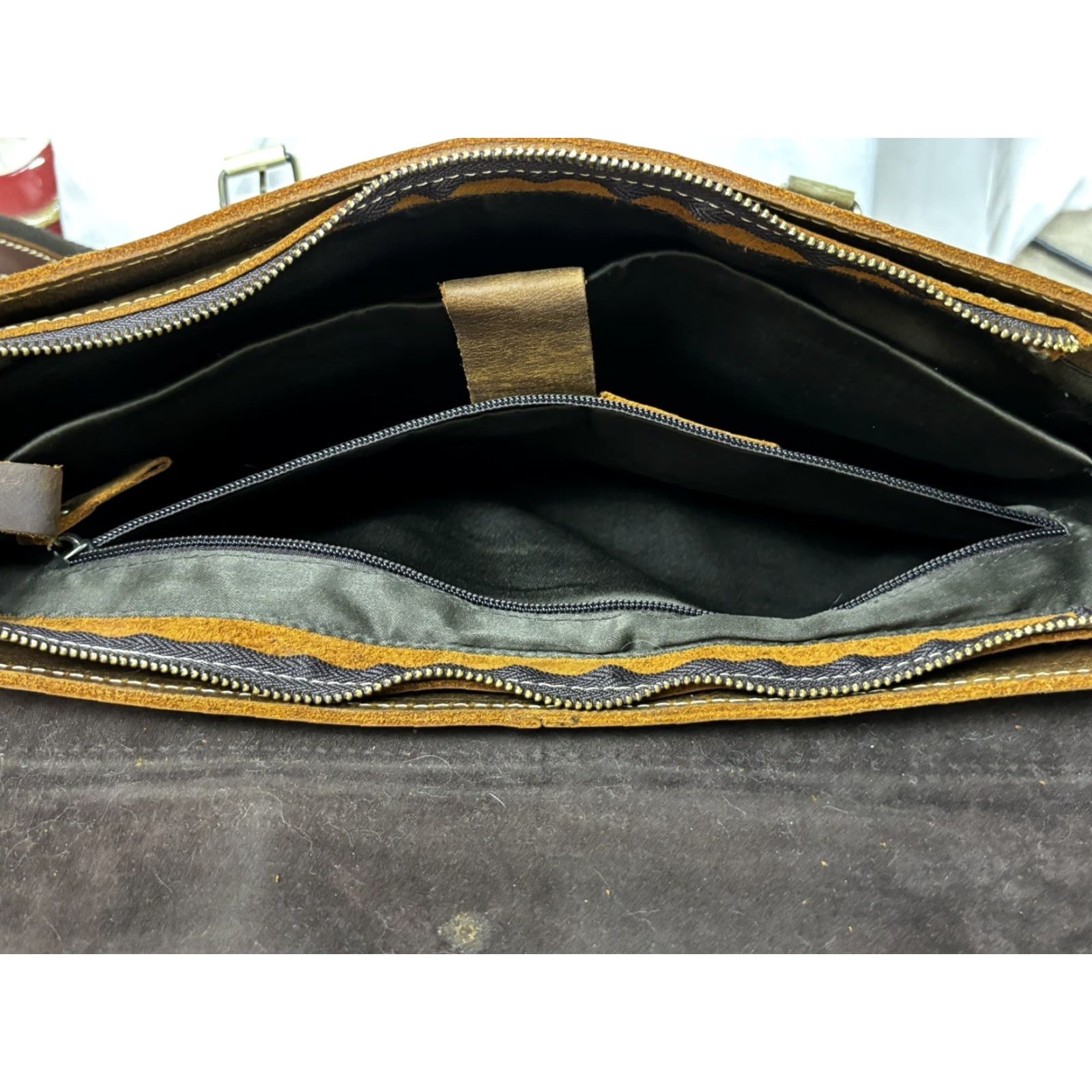 Vintage VINTAGE Unbranded Leather Messenger Bag Briefcase Men Adjustable Strap Brown Leather Messenger Bag Bags Men Brown Adjustable Strap GUC Size ONE SIZE - 4 Thumbnail