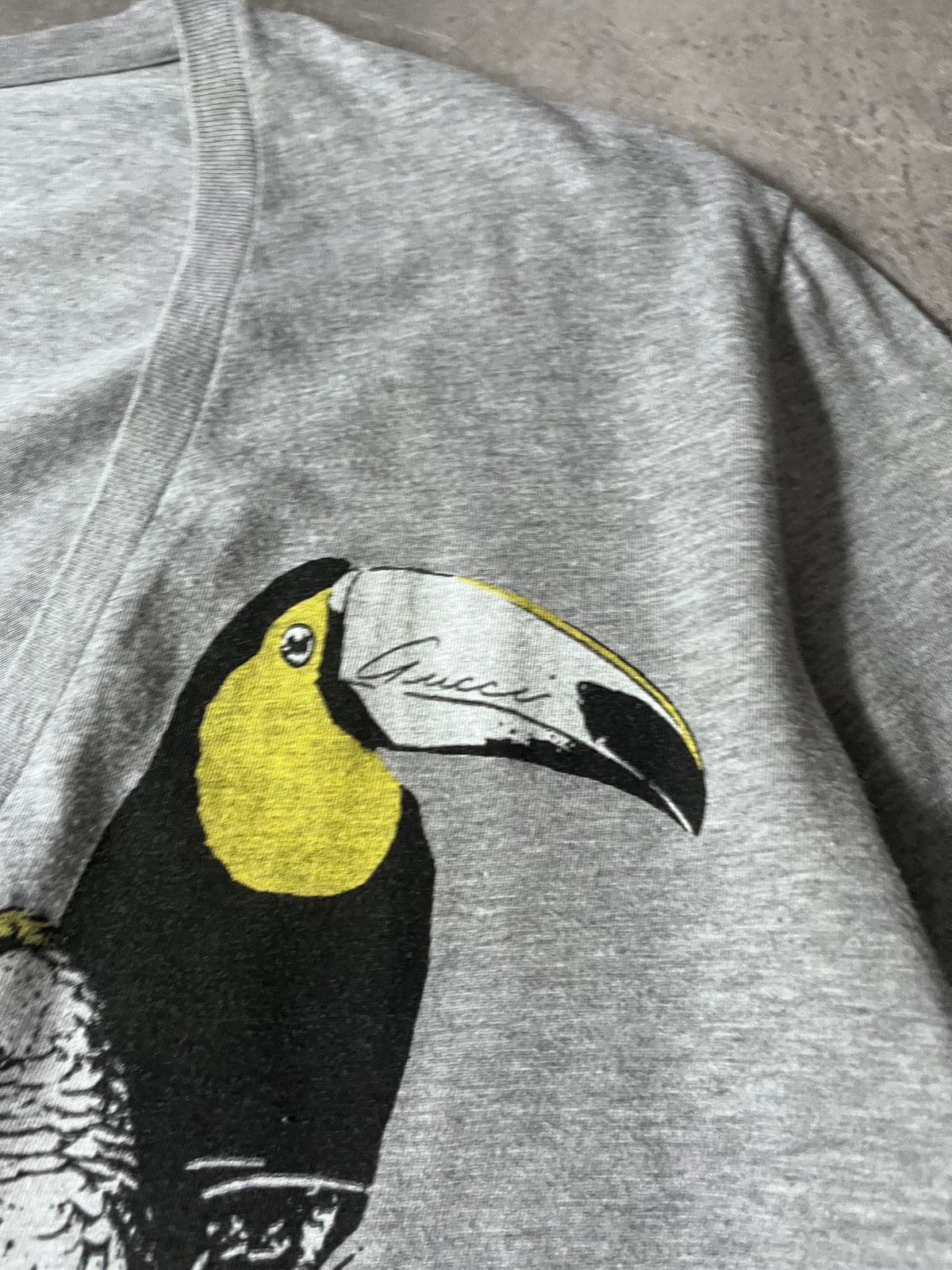 Gucci Gucci S/S 2009 V-Neck Birds Toocan T-shirt grey Size US XL / EU 56 / 4 - 6 Thumbnail