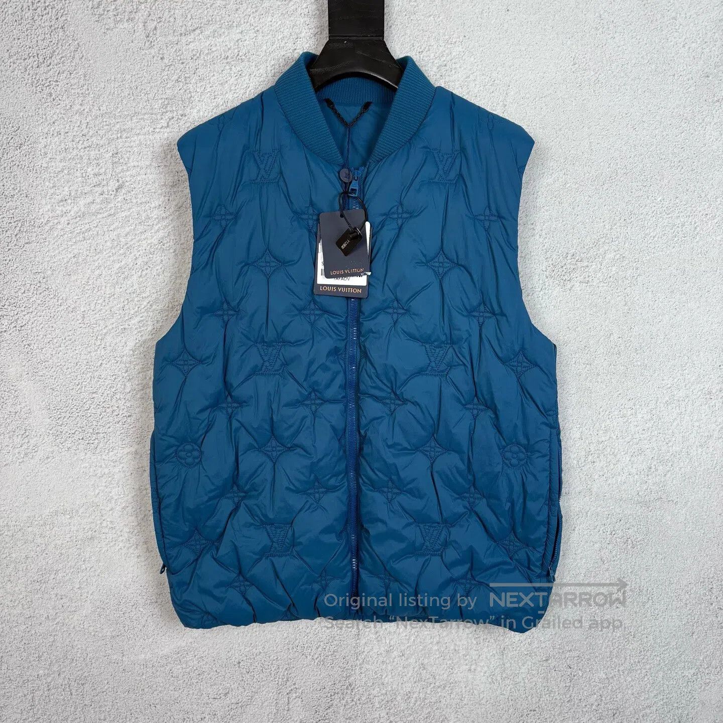 Louis Vuitton Louis Vuitton Relief-printed logo zipper straight-cut slee Size US M / EU 48-50 / 2 - 1 Thumbnail