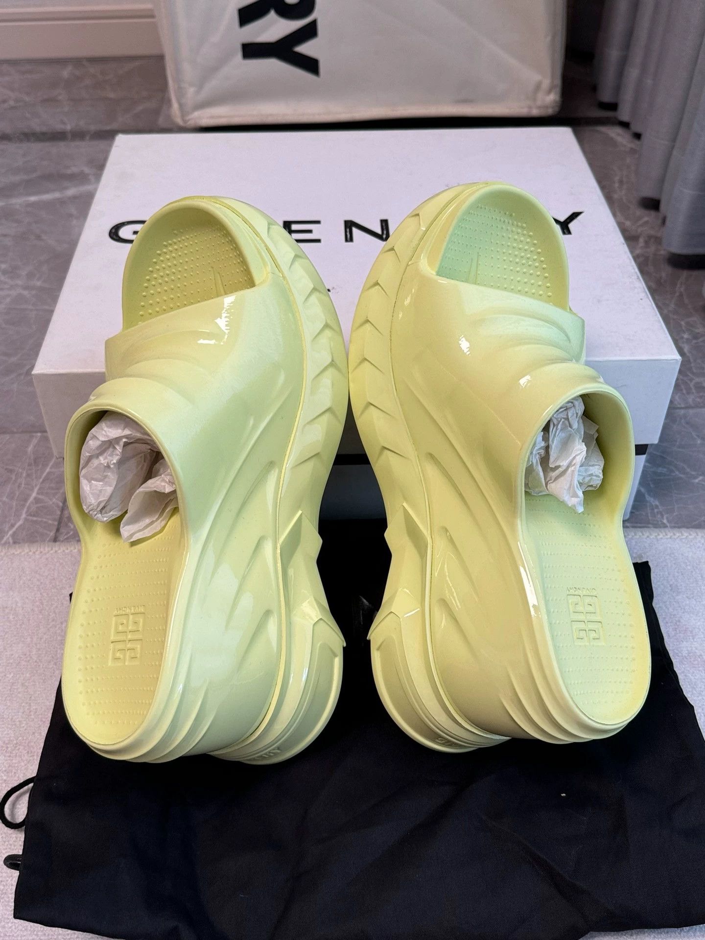 Gucci Givenchy Marshmallow rubber slide Mint Avocado Green Size US 7.5 / IT 37.5 - 5 Thumbnail