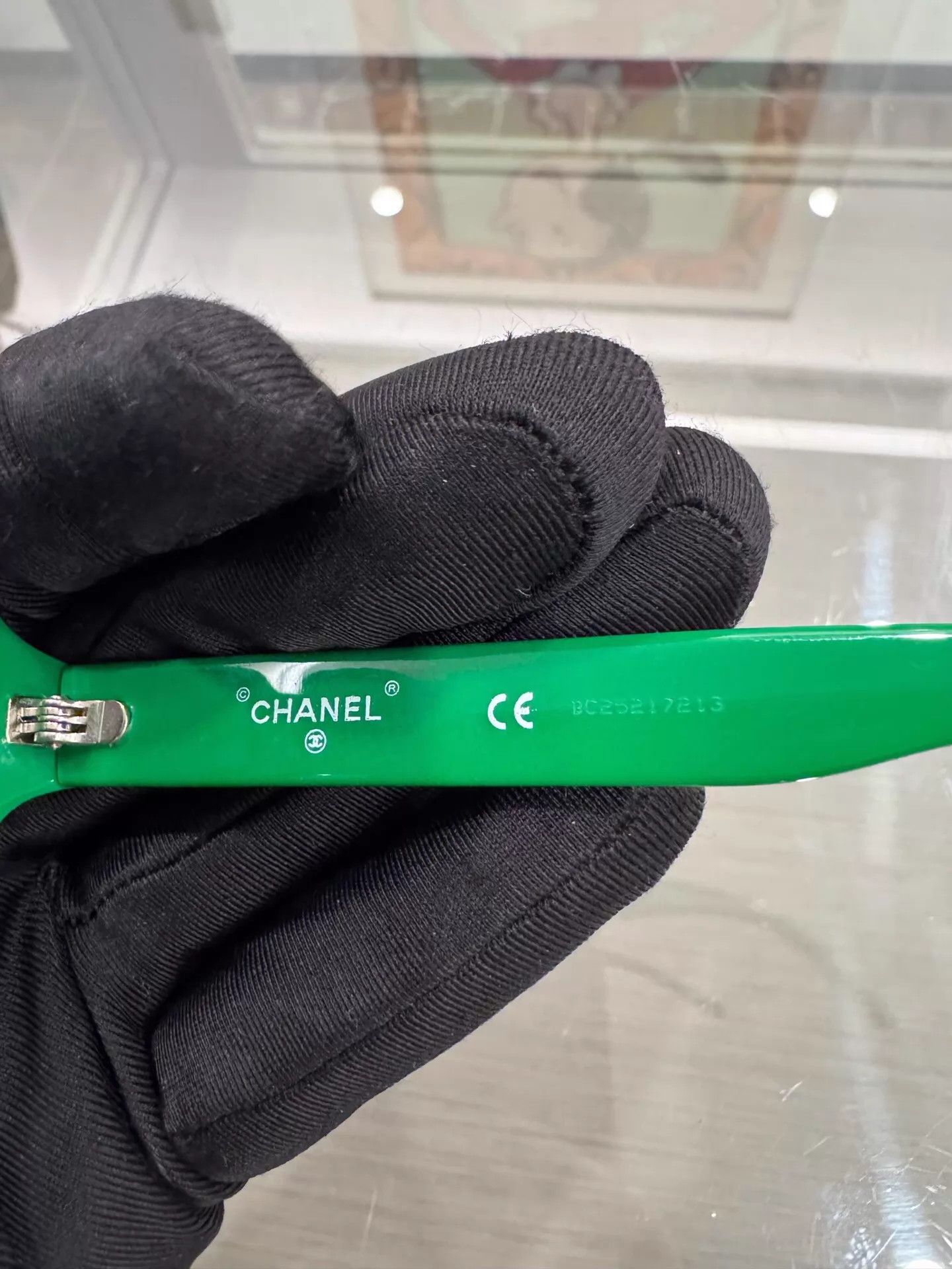 Chanel Chanel x Pharrell LE white logo green cat-eye shades Size ONE SIZE - 8 Thumbnail