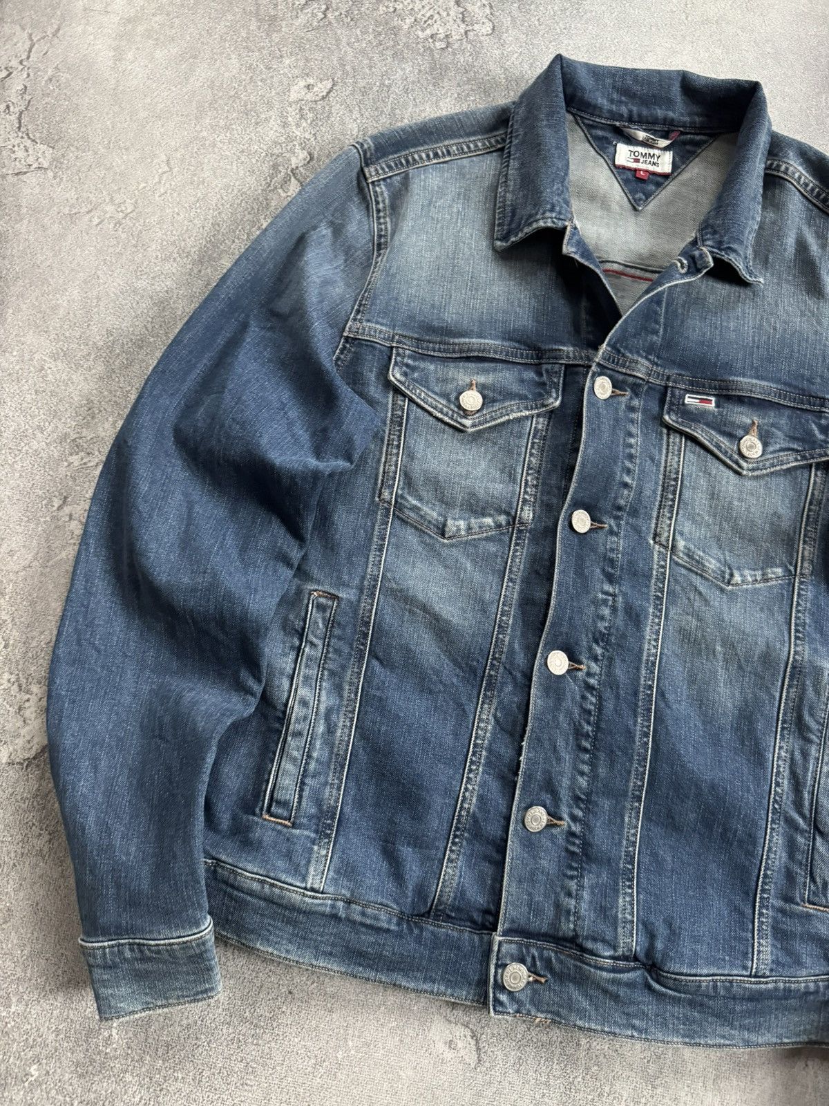 Tommy Hilfiger Tommy Hilfiger L blue denim trucker jacket button bomber Size US L / EU 52-54 / 3 - 3 Thumbnail