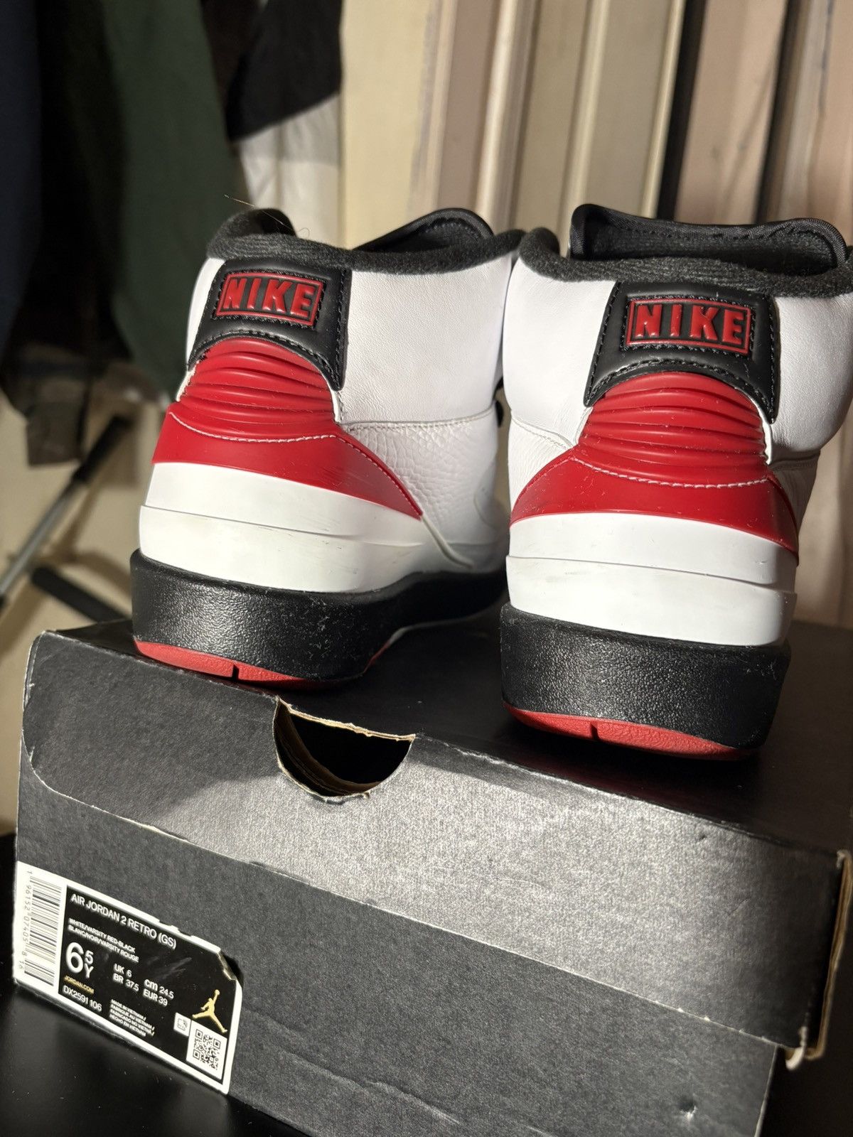 Jordan Brand Air Jordan 2 retro GS ‘Chicago’ 2022 Size US 6.5 / EU 39-40 - 2 Thumbnail