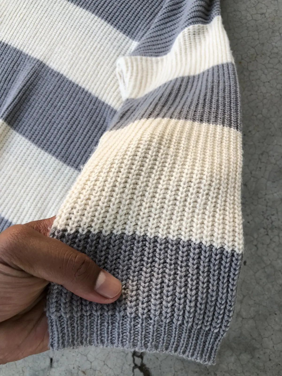 20471120 × Aran Isles Knitwear × Homespun Knitwear CableKnit V Neck Stripe Jumper Pullover Size US XL / EU 56 / 4 - 5 Thumbnail