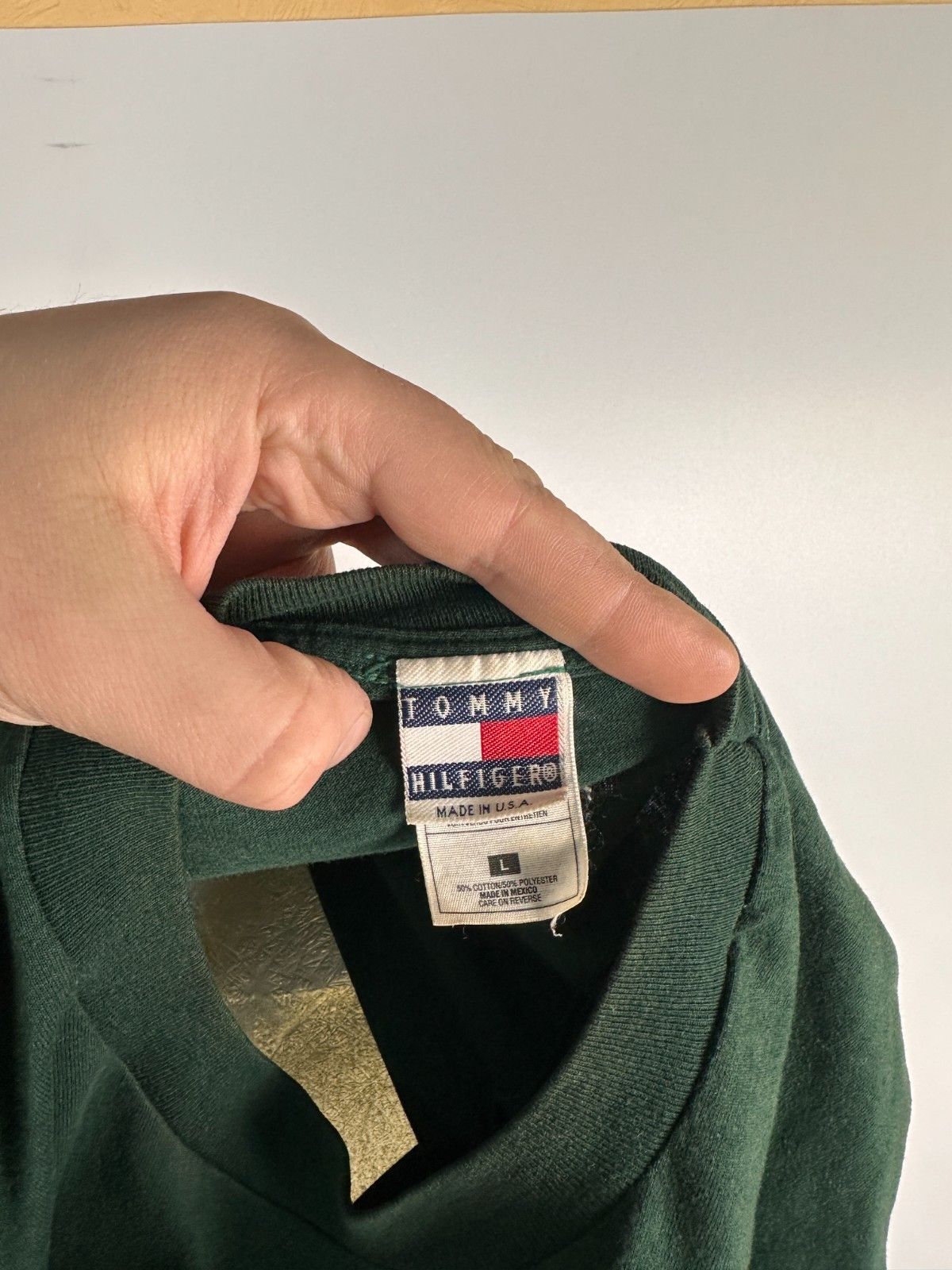 Tommy Hilfiger Vintage 80s Tommy Hilfiger T-Shirt Green Mens Size L Size US L / EU 52-54 / 3 - 8 Thumbnail