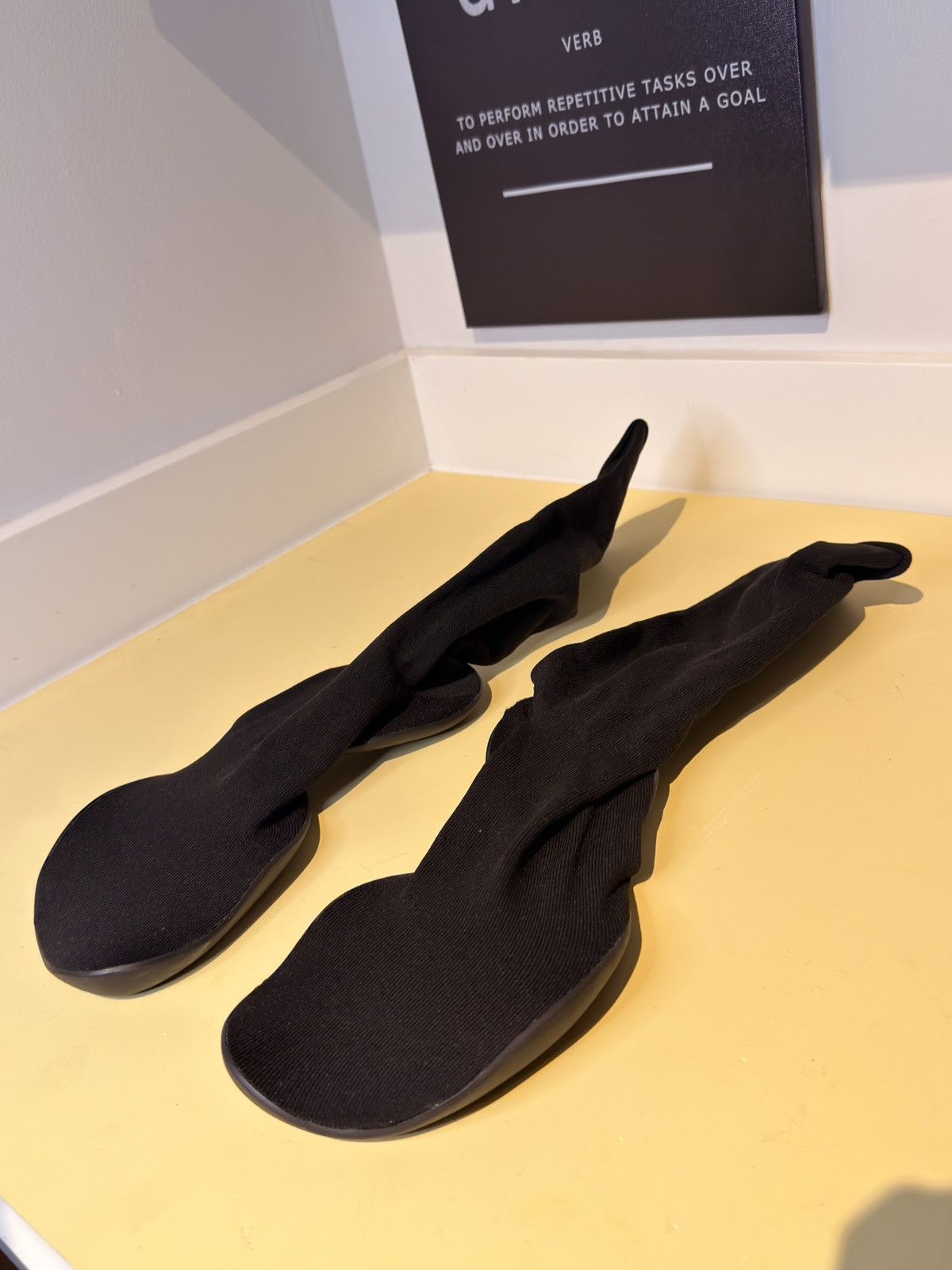 Yeezy Yeezy Pod Size 3 (10-13) Size US 10 / EU 43 - 2 Thumbnail
