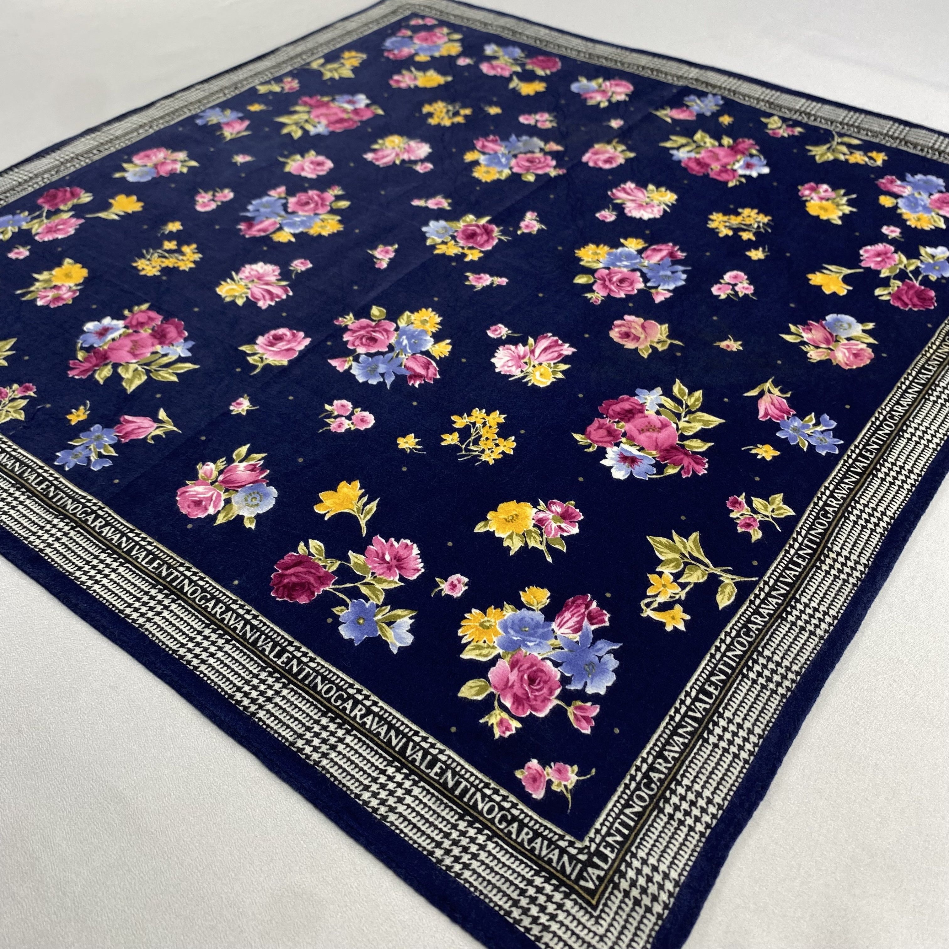 Valentino × Vintage Valentino Garavani Bandana/ Handkerchief / Neckerchief-P1900 Size ONE SIZE - 2 Thumbnail