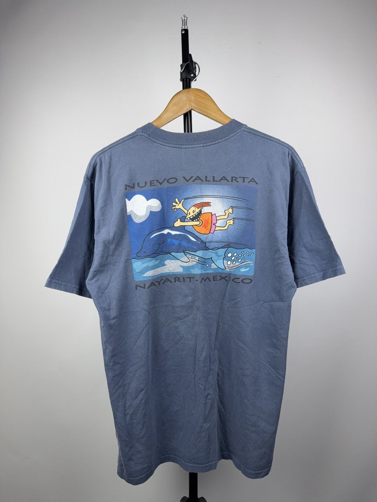Vintage VNTG 90s Surf Nuevo Vallarta Mexico Dolphin T-Shirt Yazbek Size US L / EU 52-54 / 3 - 10 Thumbnail