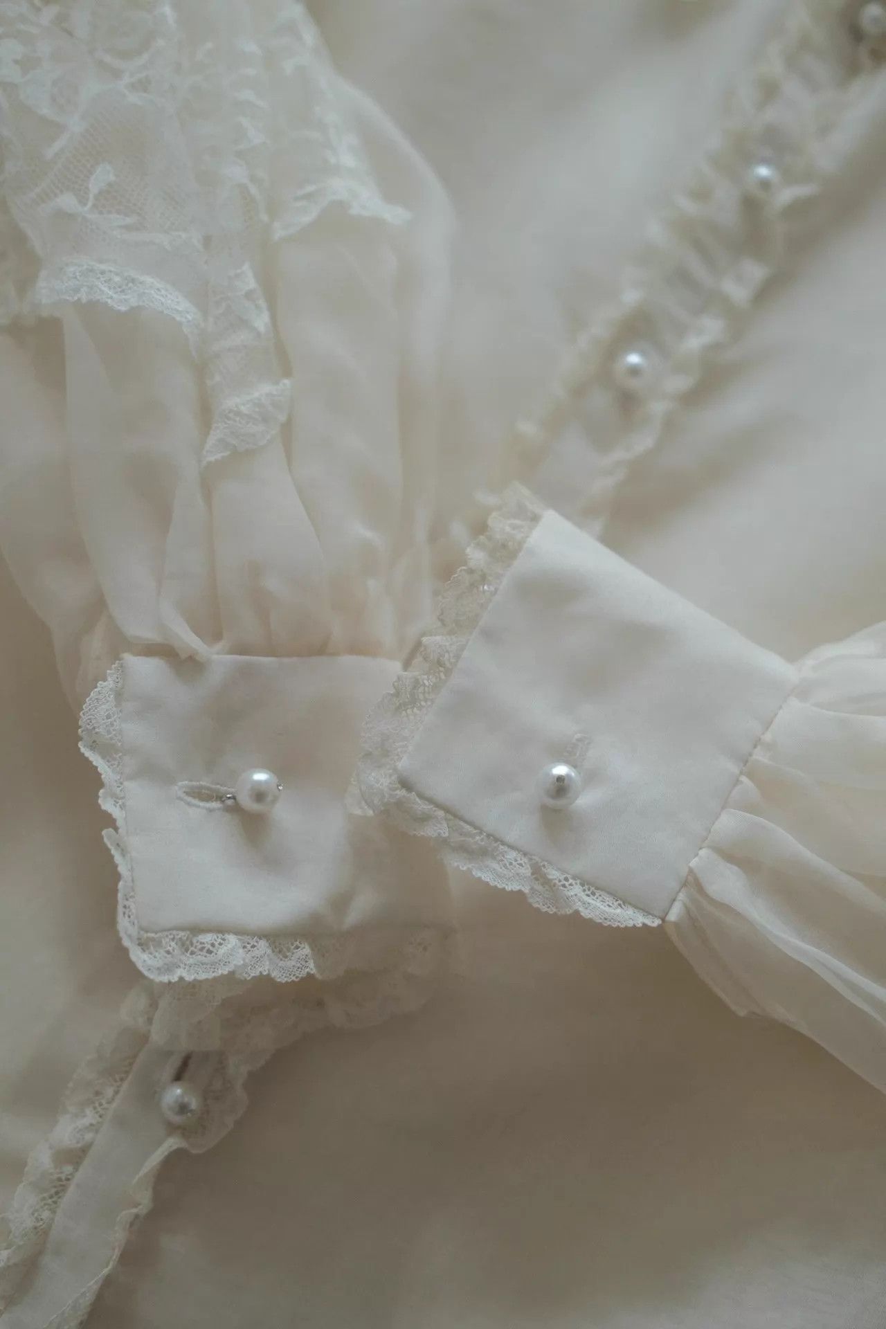 Valentino Valentino Vintage Silk Pearl-Lace Puff Sleeve Blouse EU6 Size S / US 4 / IT 40 - 8 Thumbnail