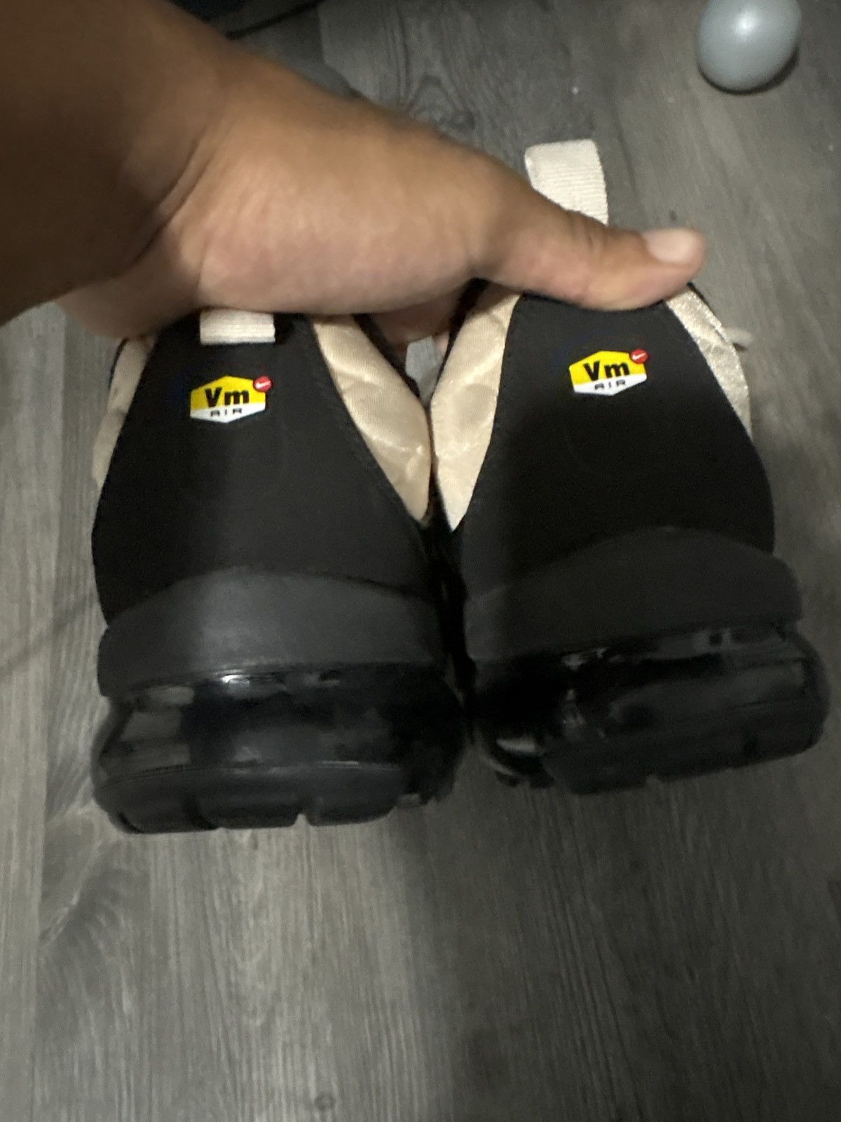 Nike Nike vapormaxes Size US 9.5 / EU 42-43 - 4 Thumbnail