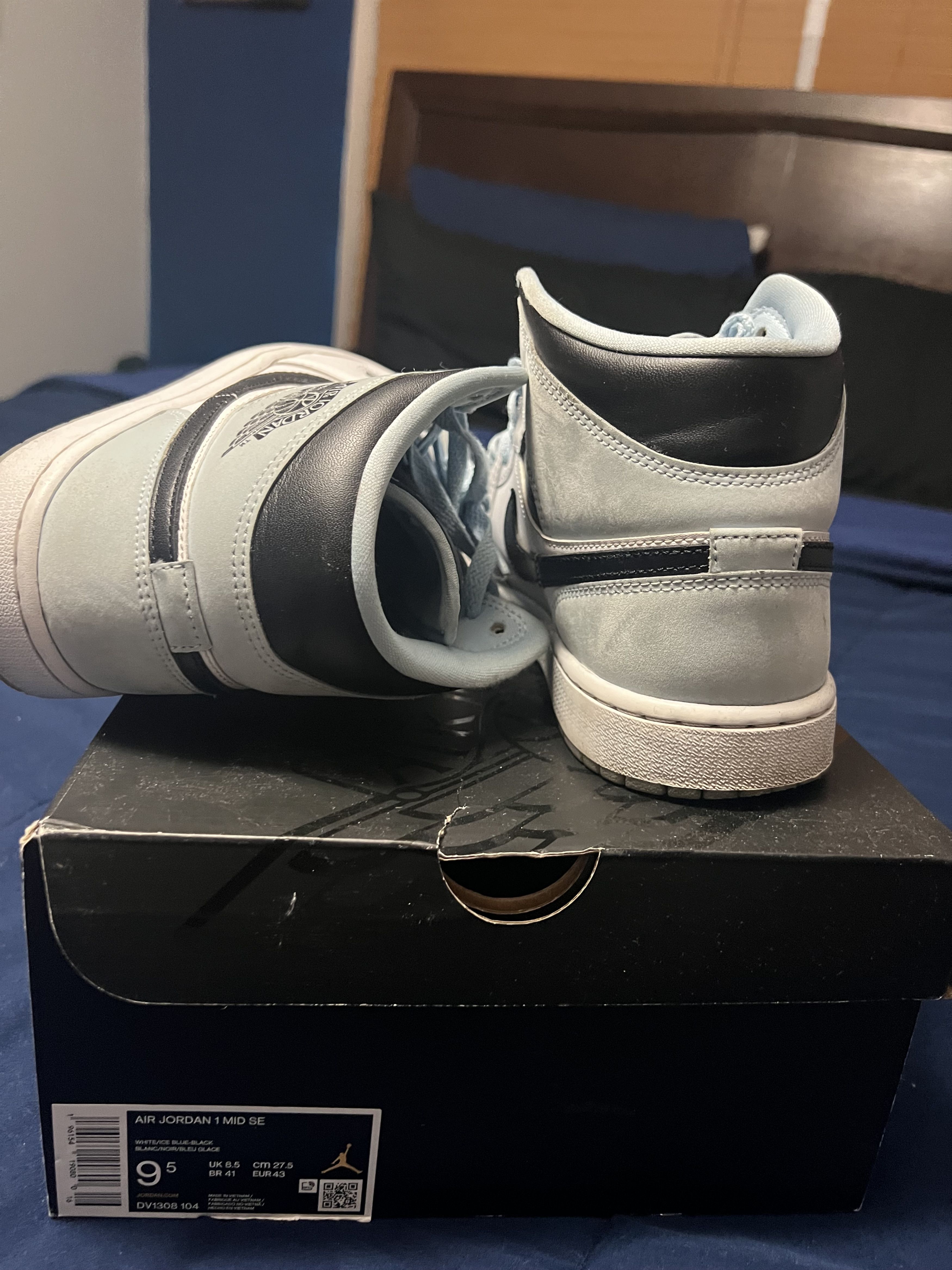 Jordan Brand Jordan 1 Ice Blue Size US 9.5 / EU 42-43 - 3 Thumbnail