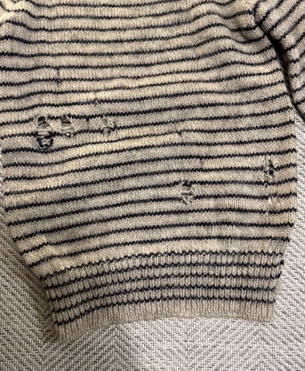 Takahiromiyashita The Soloist. TAKAHIRO MIYASHITA The Soloist.Distressed Stripe Sweater K24 Size US XS / EU 42 / 0 - 8 Thumbnail