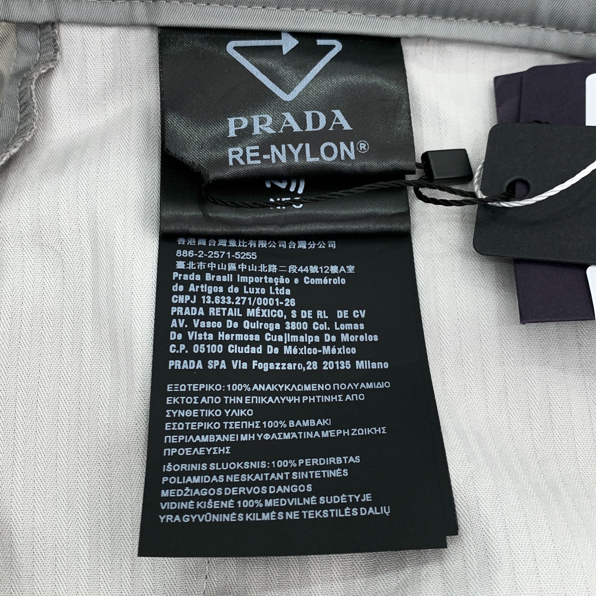 Prada Prada S-Class H9996 Grey Casual Shorts Size 48 M Triangle La Size US 32 / EU 48 - 8 Thumbnail